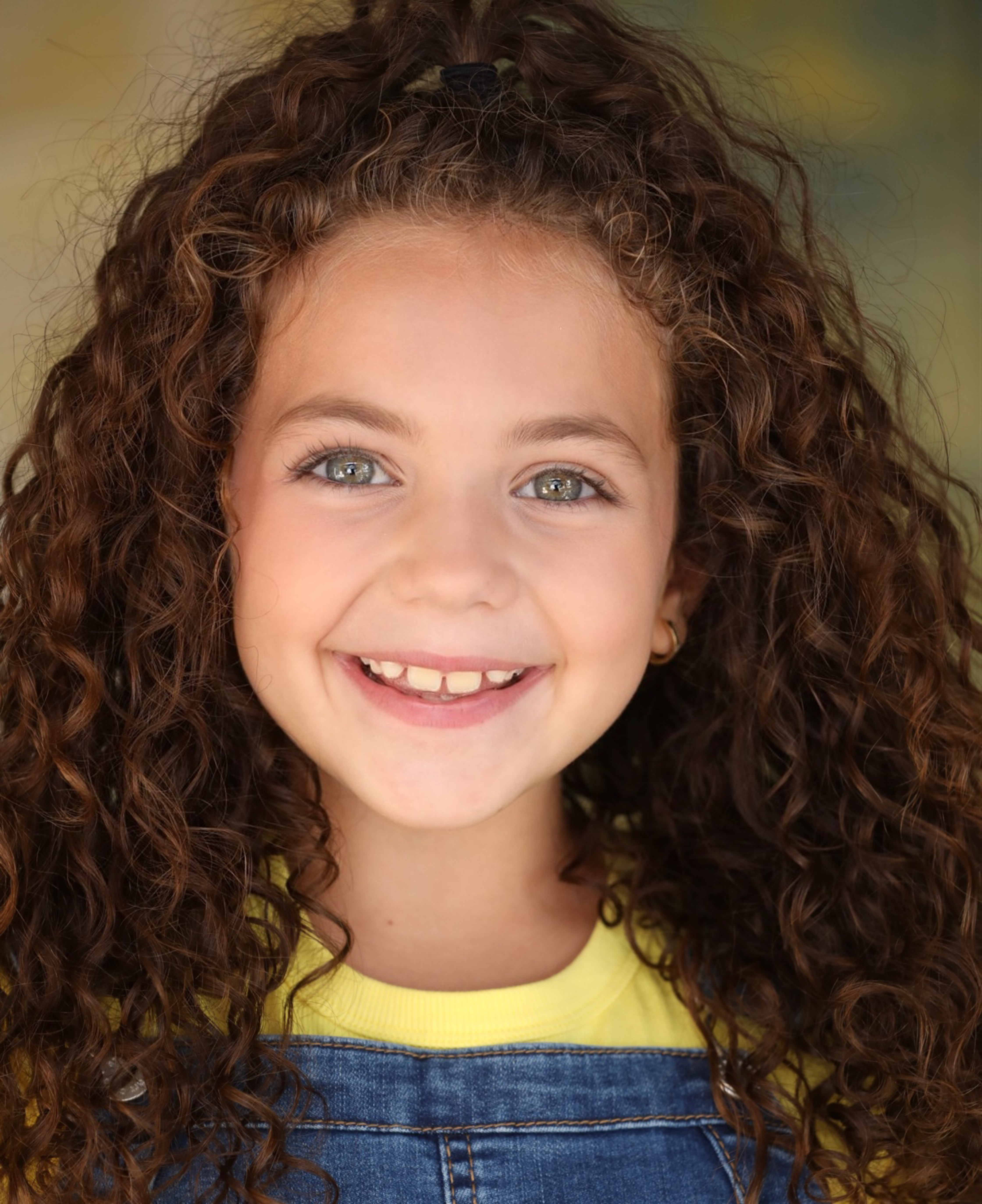 actor Sophie Fatu large photo