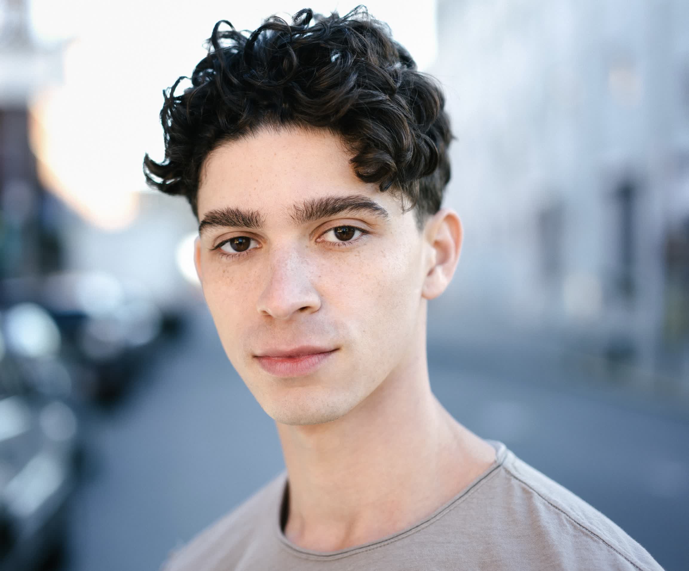 actor Isaac Powell large photo