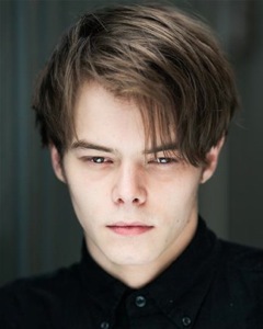 actor Charlie Heaton large photo