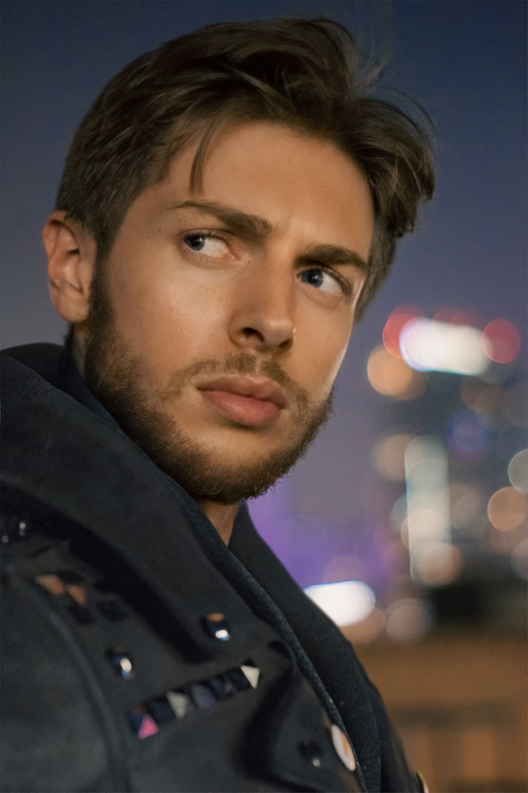 actor Phelan Davis large photo