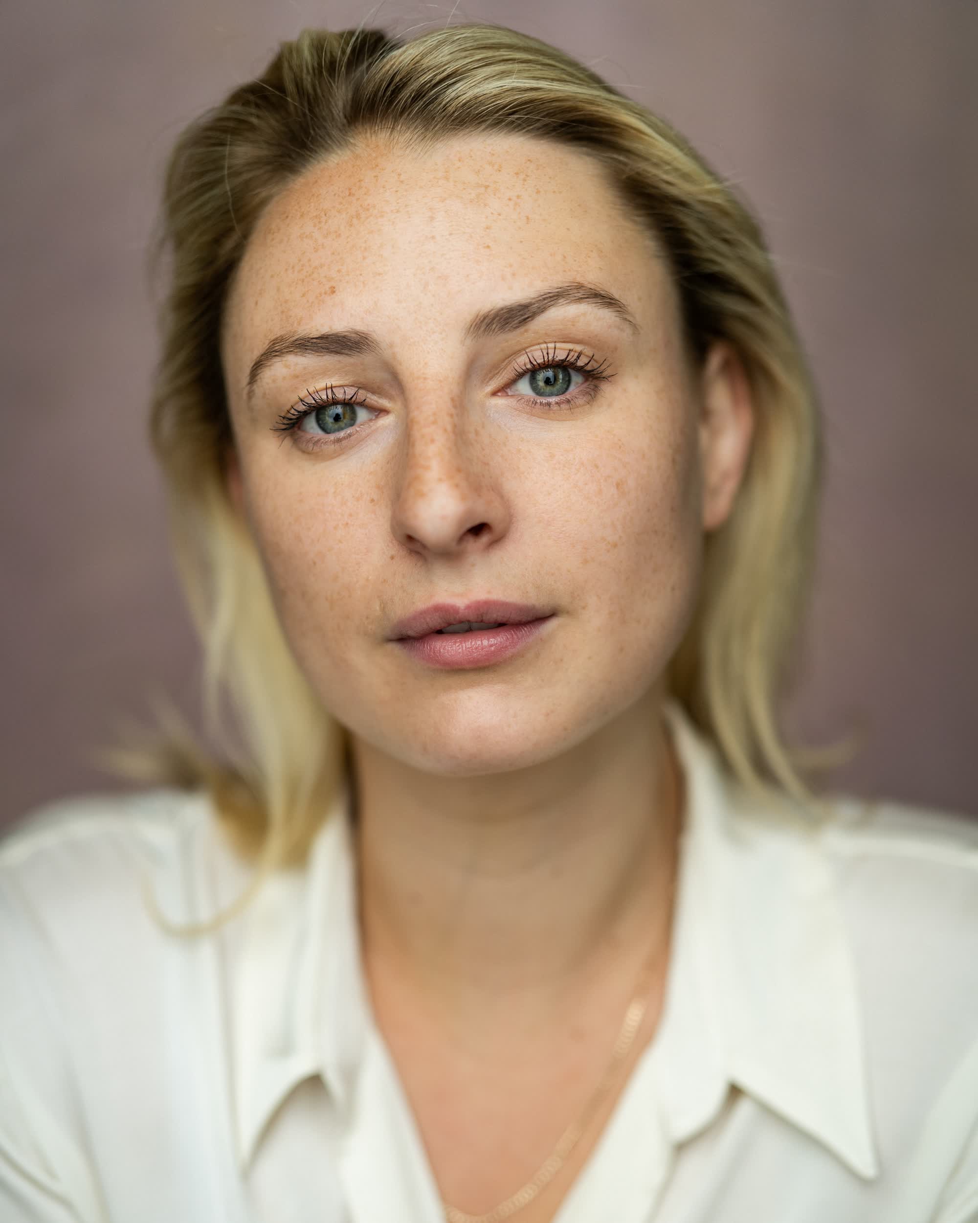 actor Lois Brabin-Platt large photo