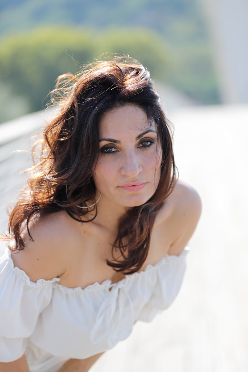 actor Paola Lavini large photo