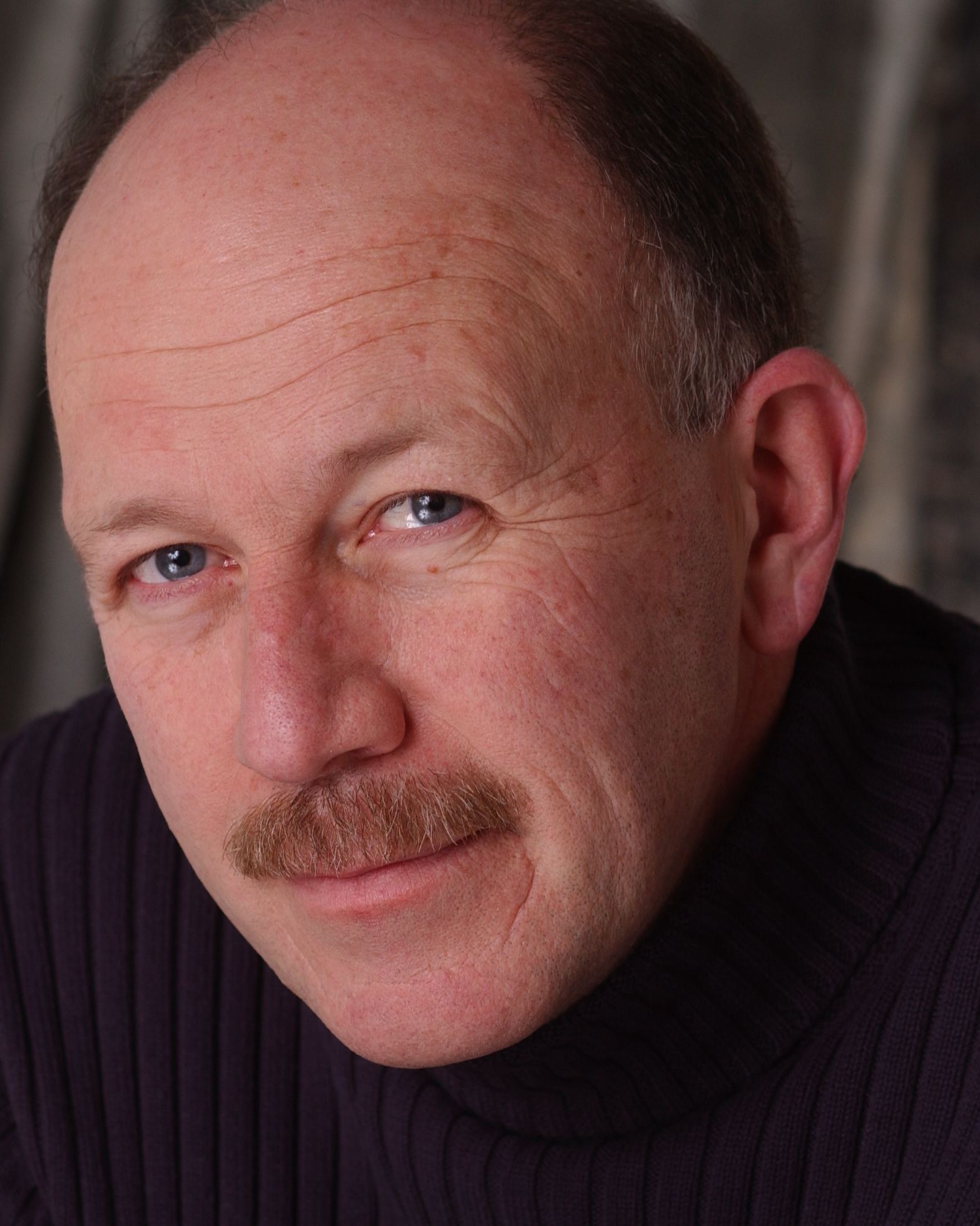 actor Julian Gamble large photo