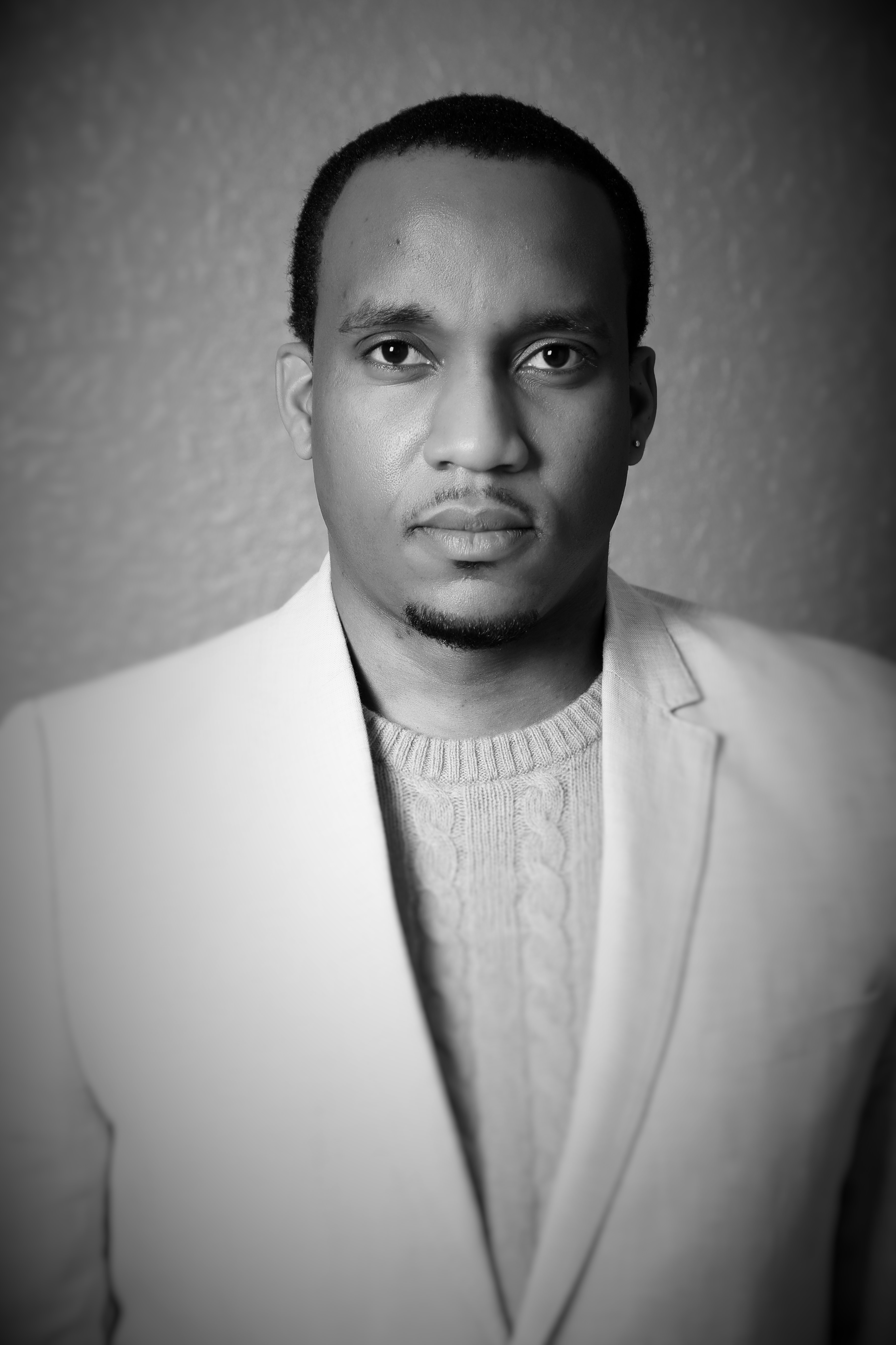 actor Alister Albert large photo