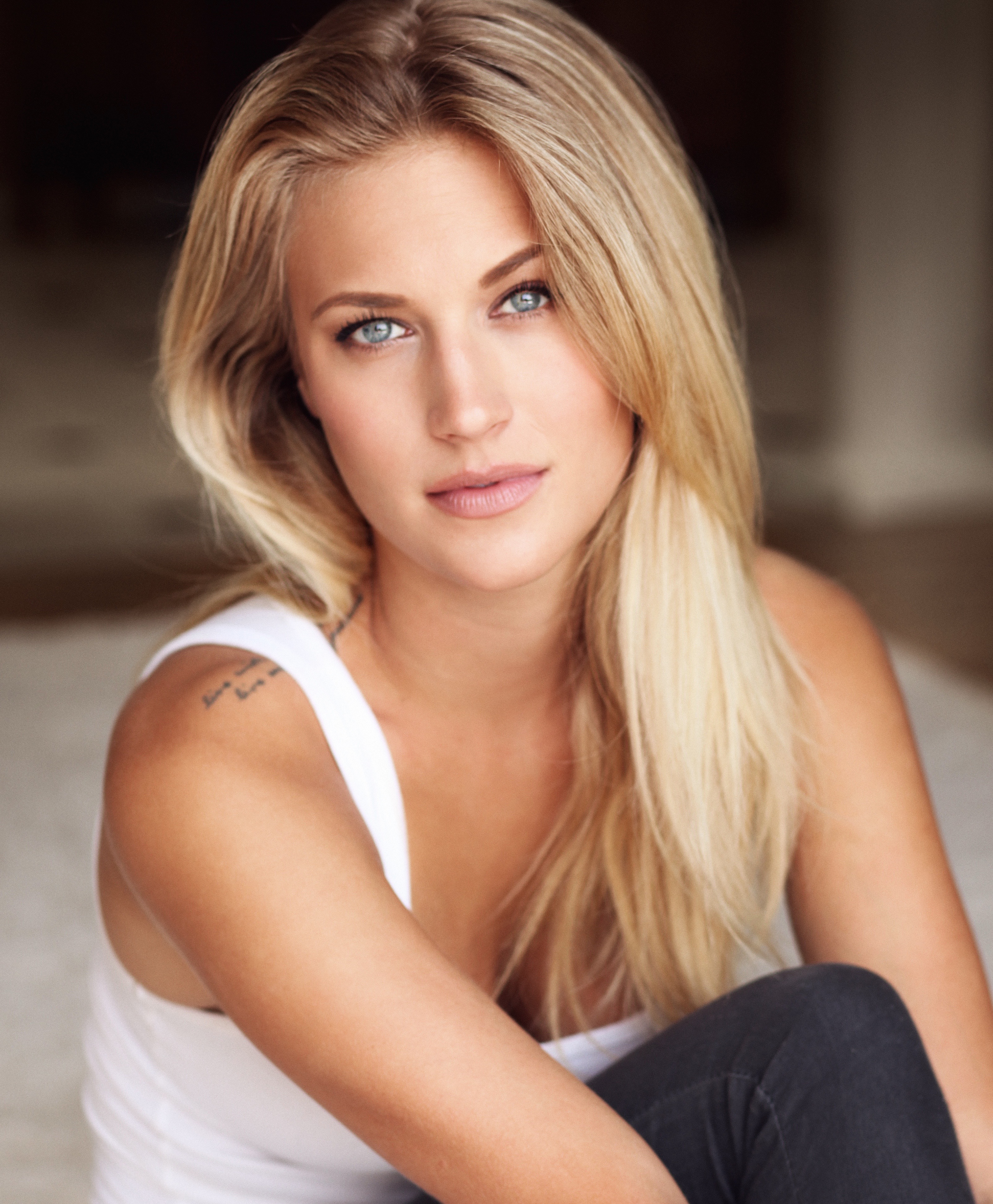 actor Rebecca Olson large photo