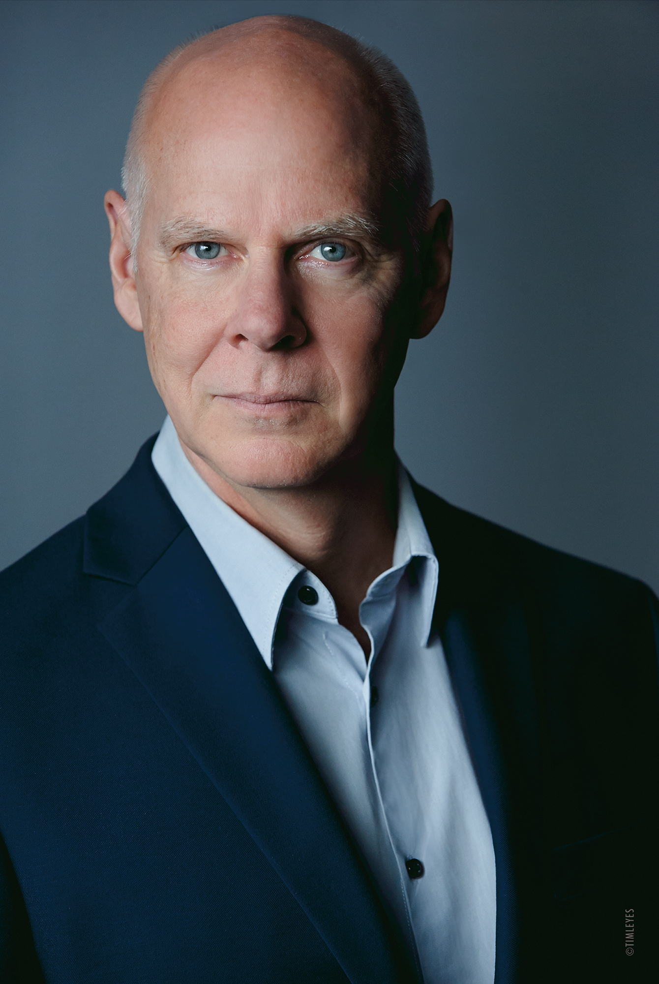 actor Oliver Dennis large photo