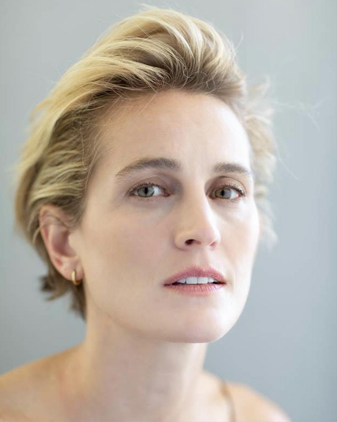 actor Joanne Tucker large photo