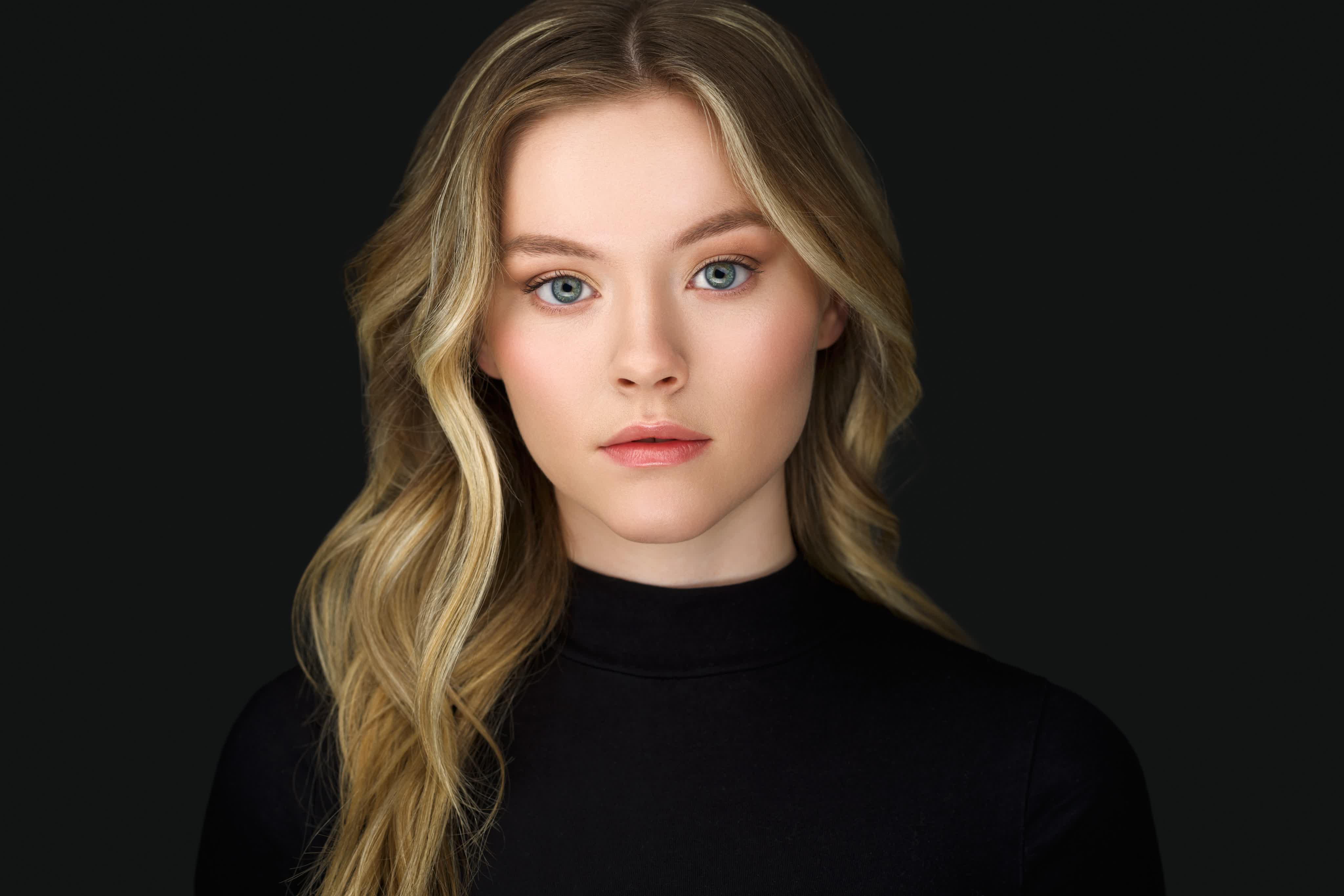 actor Brielle Robillard large photo