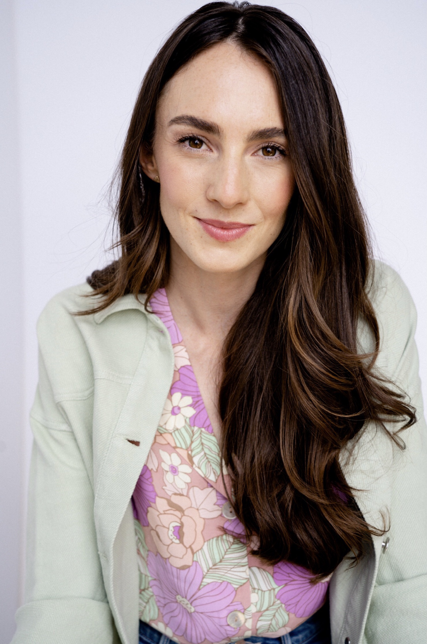 actor Alice Skok large photo