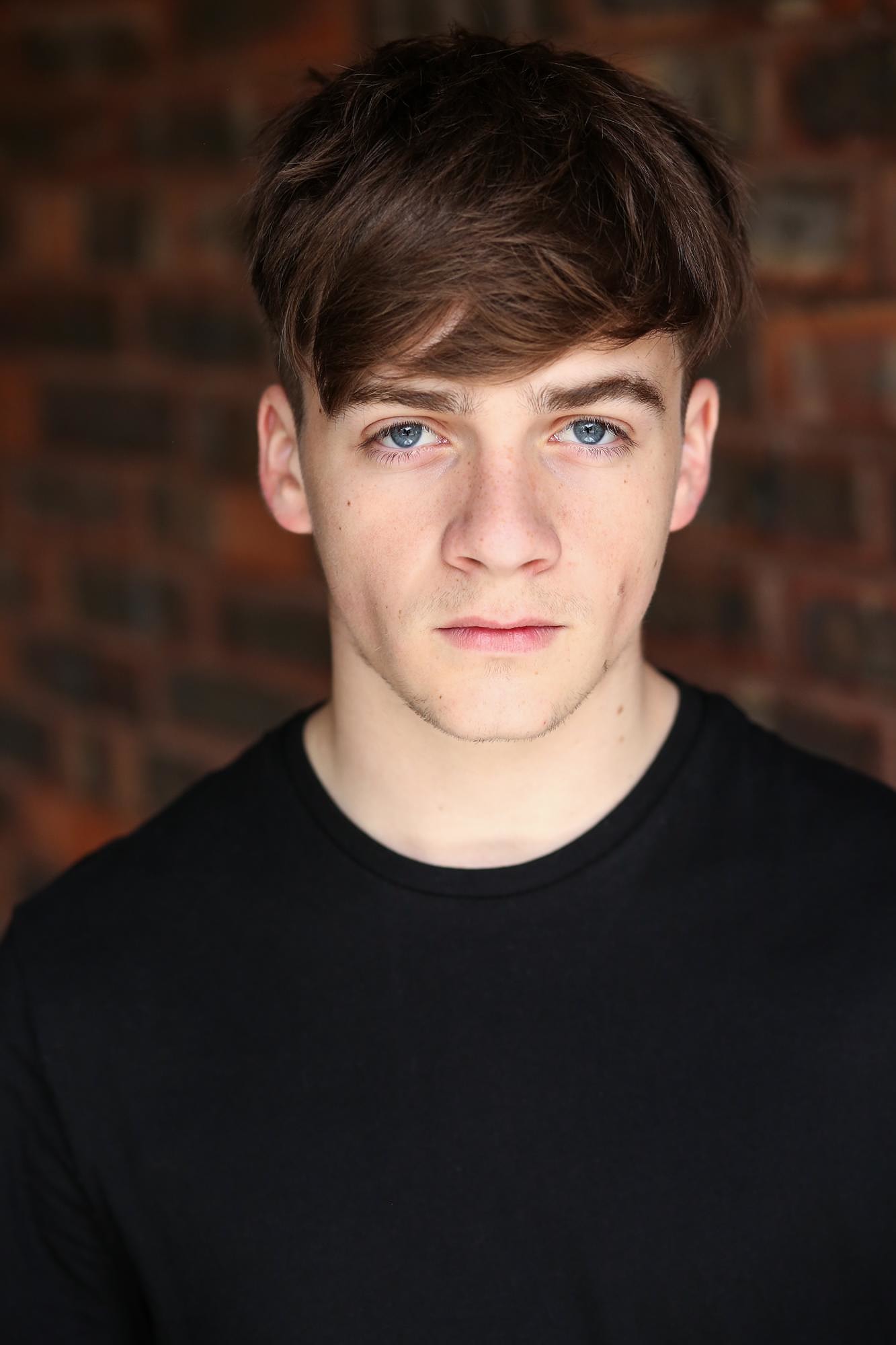 actor Louis Healy large photo