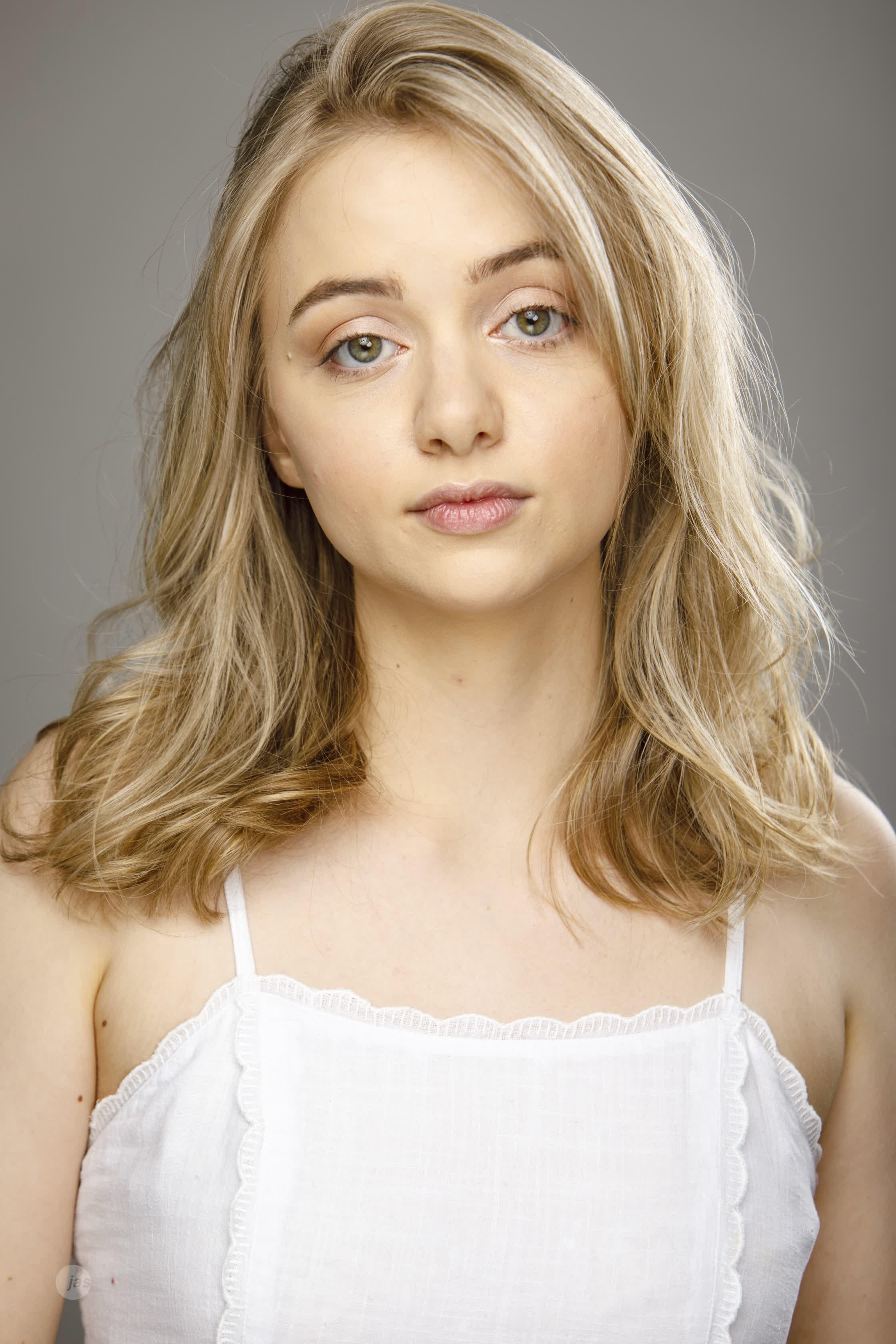 actor Maddie Nichols large photo