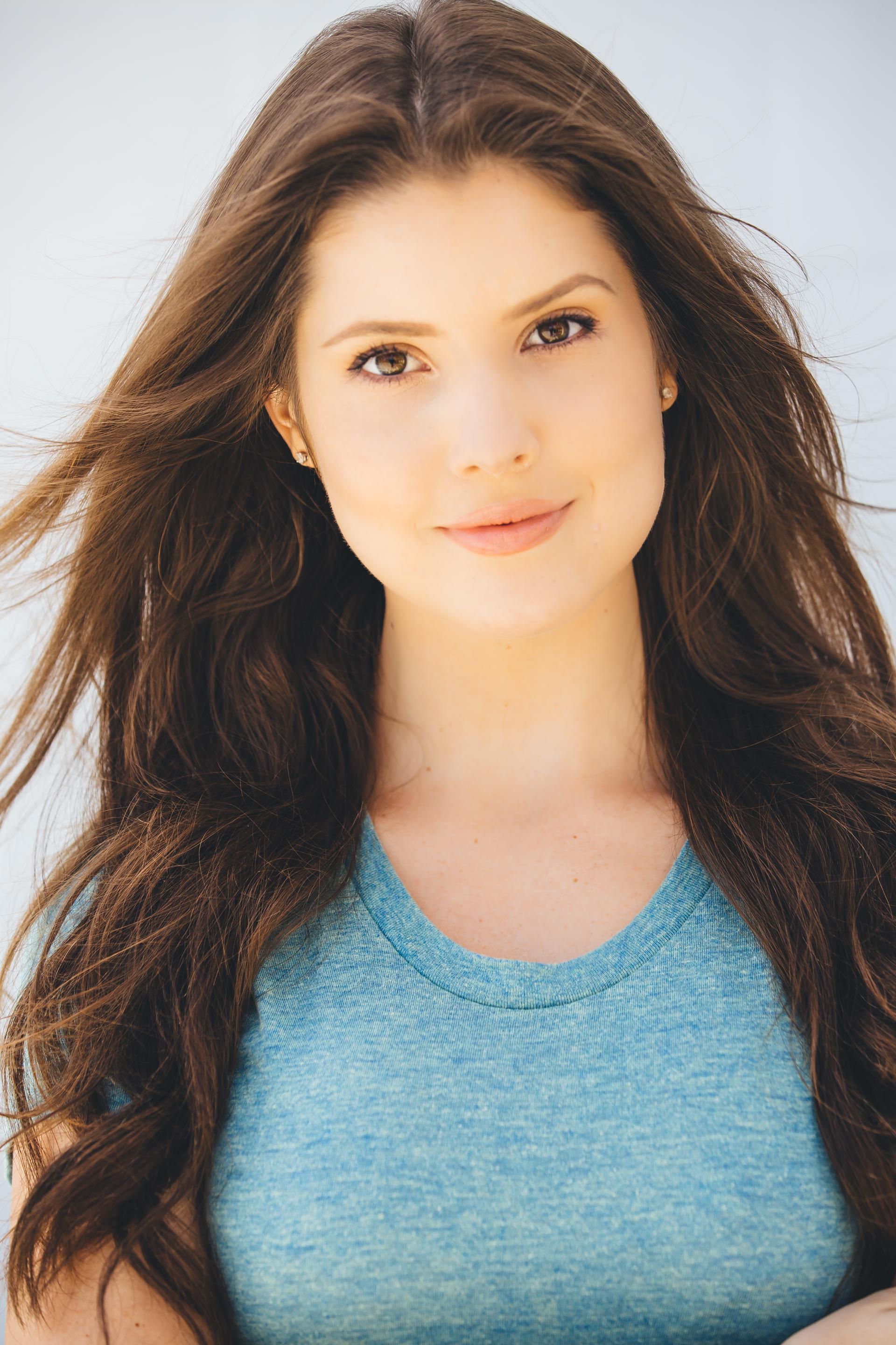 actor Amanda Cerny large photo