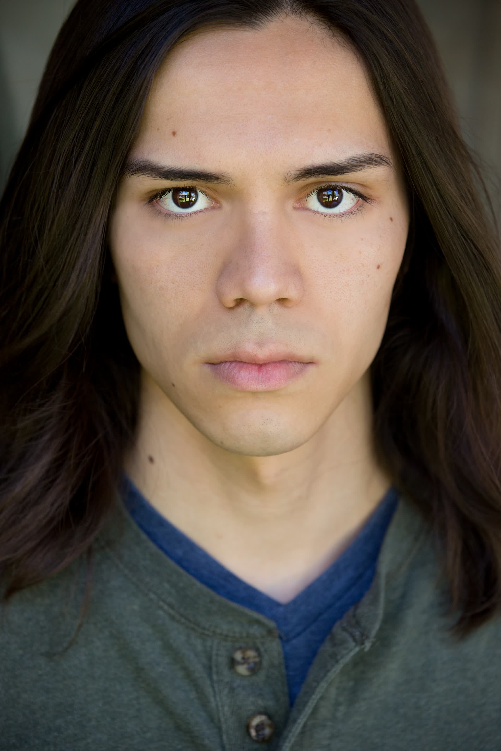 actor Stephen Dinh large photo