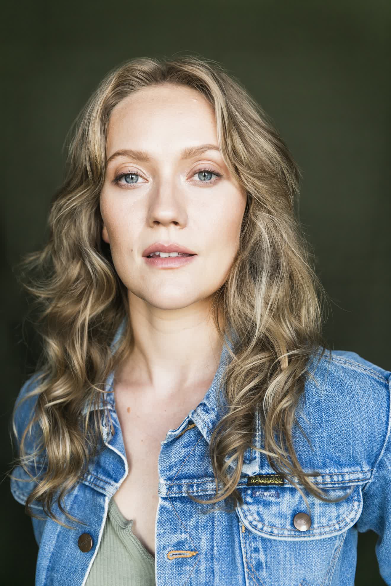 actor Danielle Burgess large photo