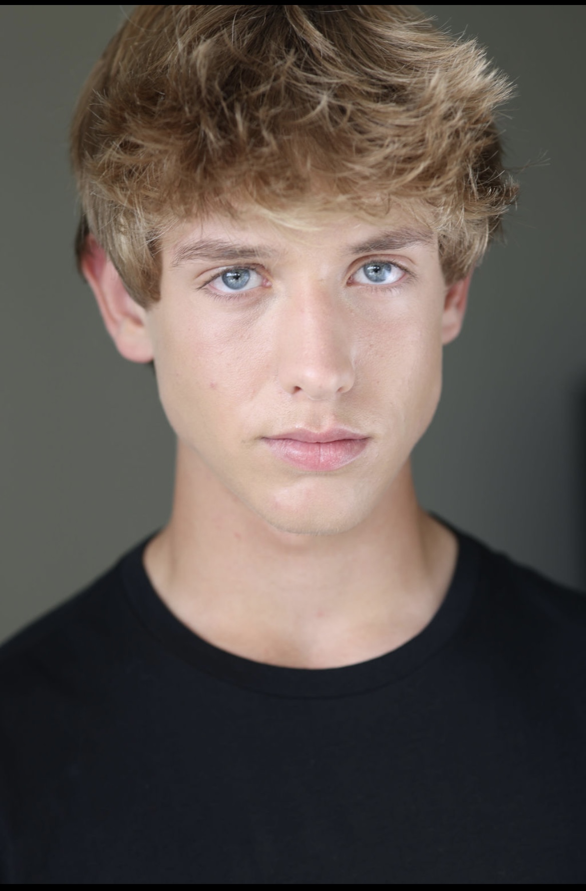 actor Jake Satow large photo