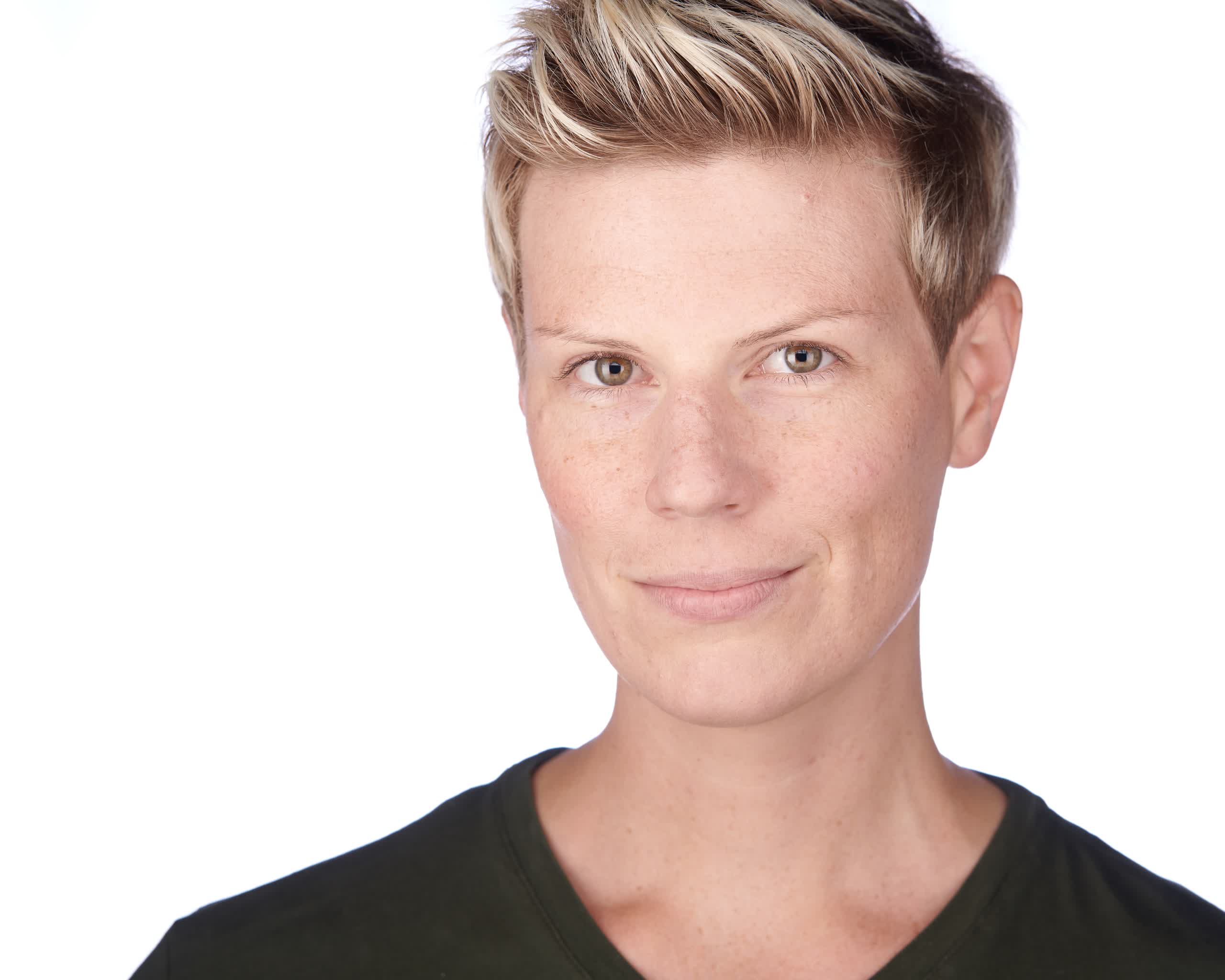 actor Kayla Meyer large photo