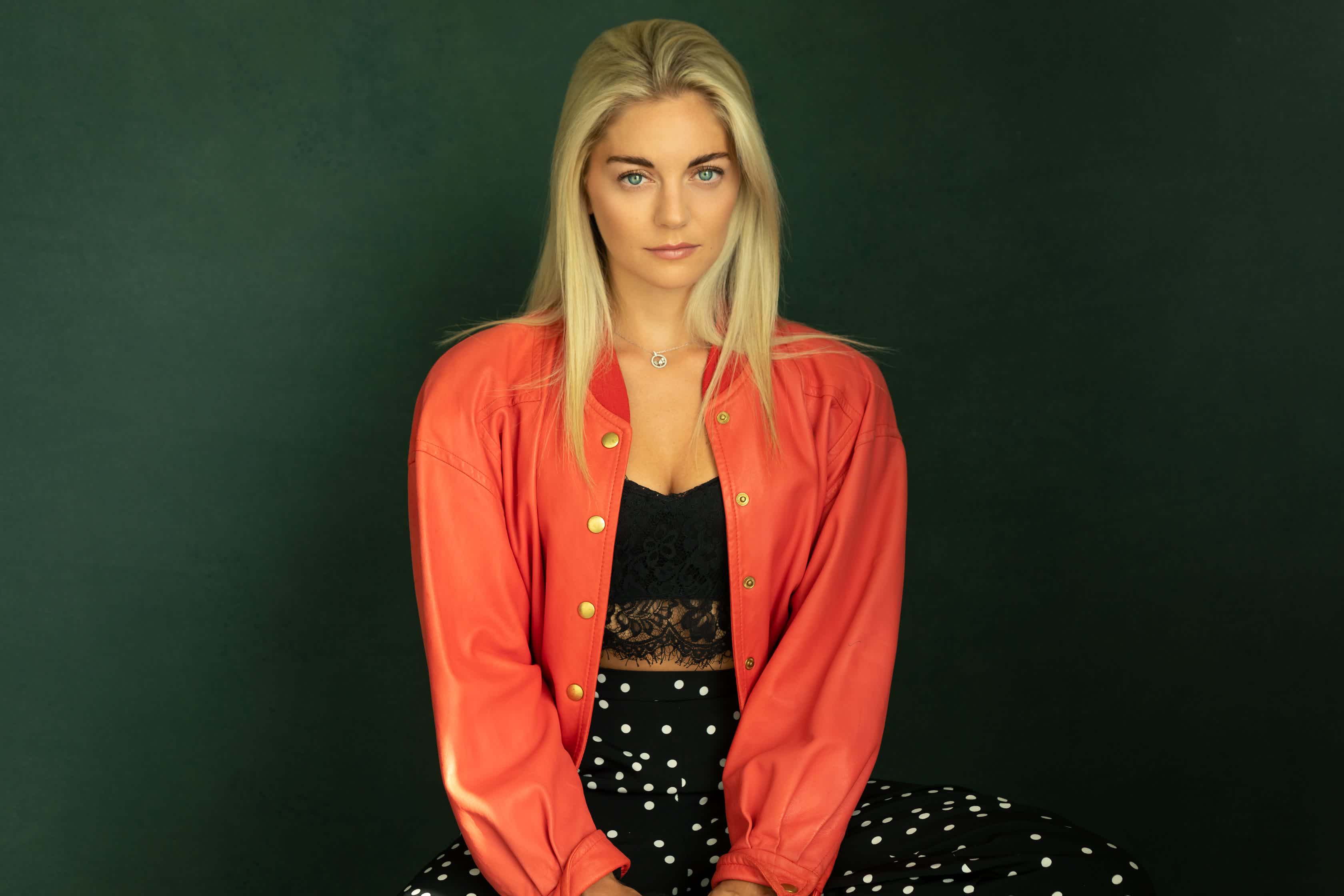 actor Nicole Bartlett large photo