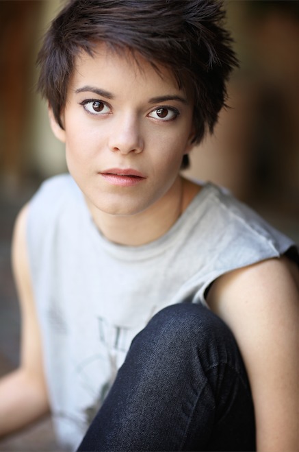 actor Emily Hinkler large photo