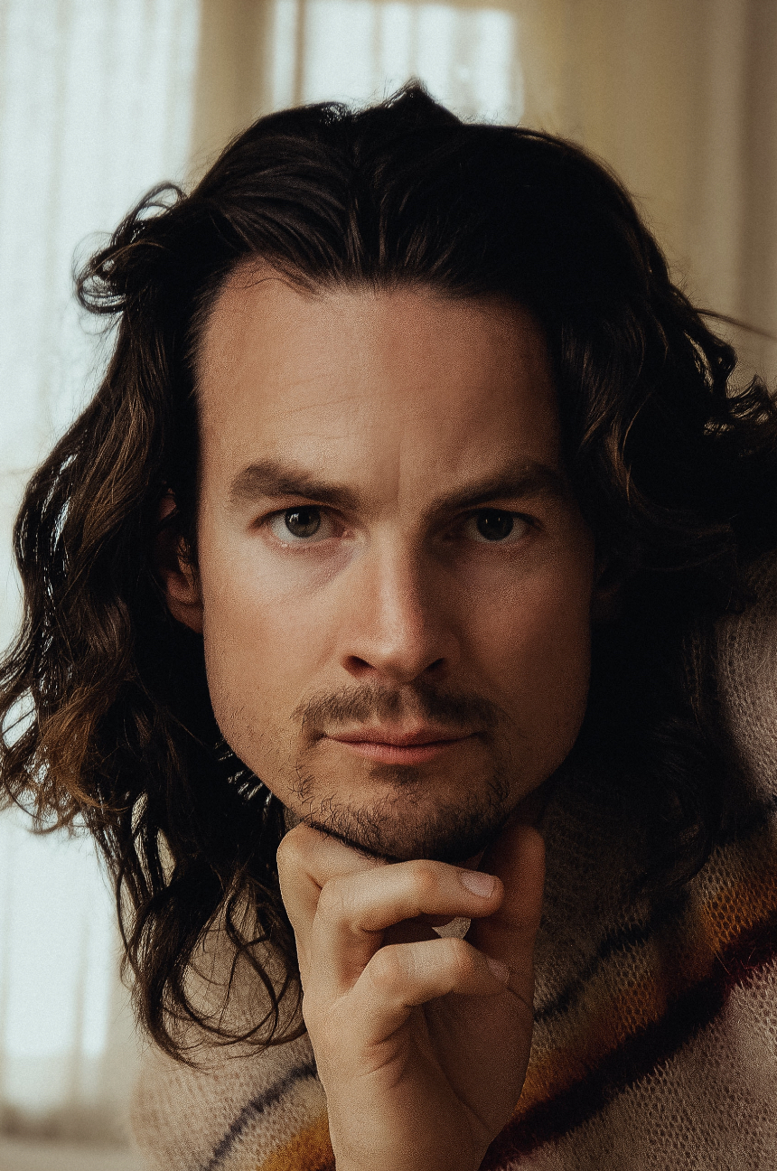 actor Luke Cook large photo