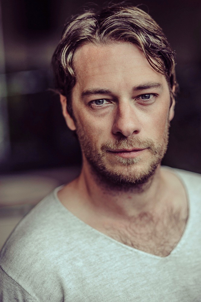 actor Eldar Skar large photo