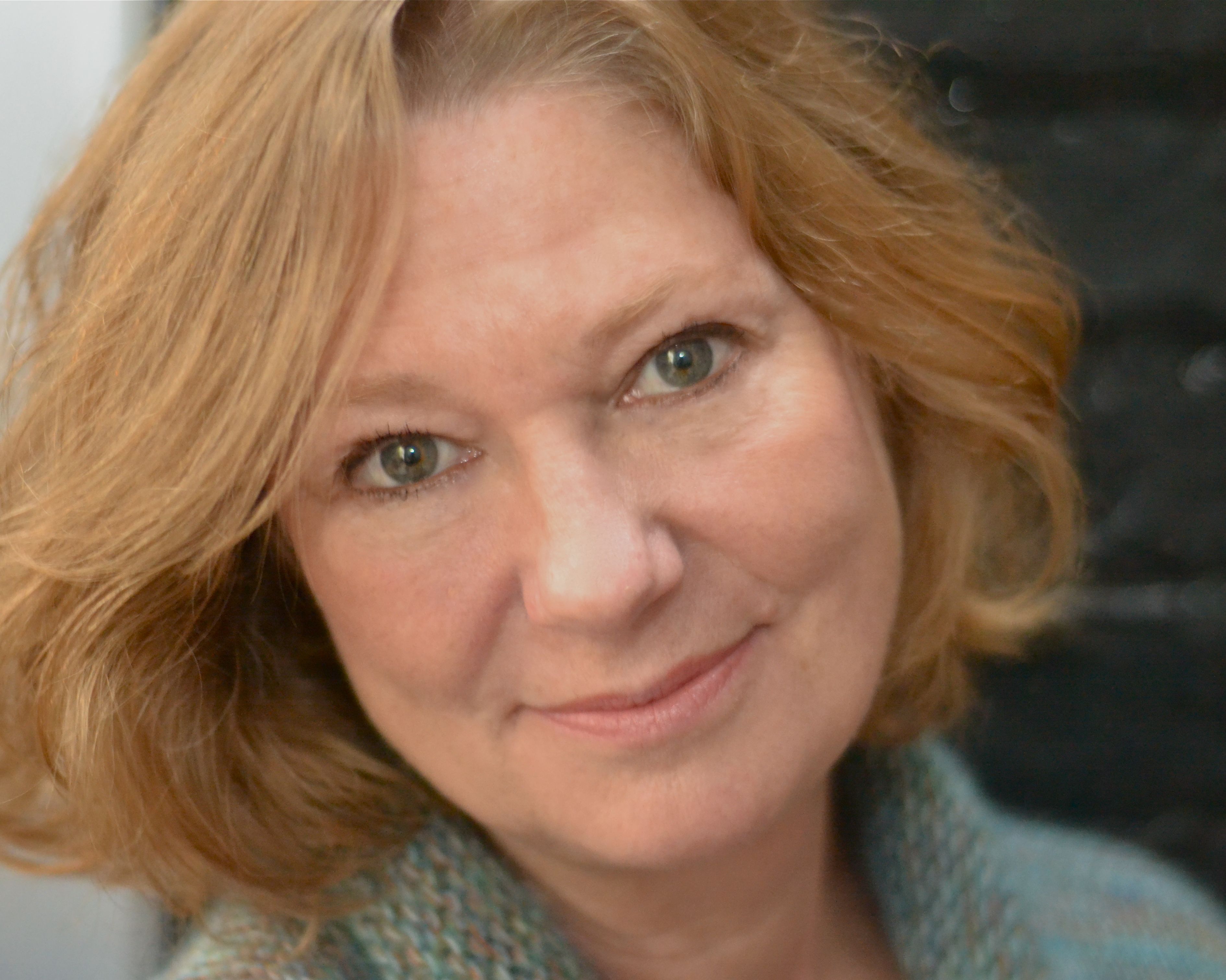 actor Deborah Hedwall large photo