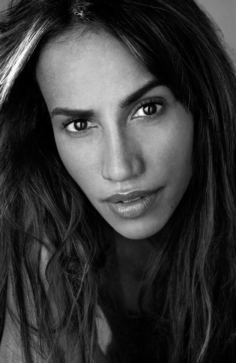 actor Nina Lisandrello large photo