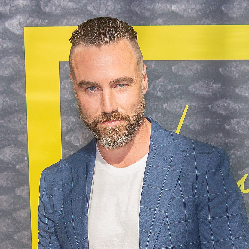 actor Dustin Harnish large photo