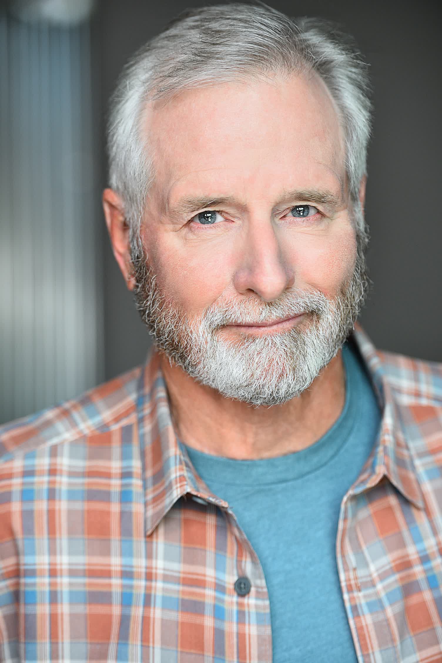 actor Stephen Howard large photo