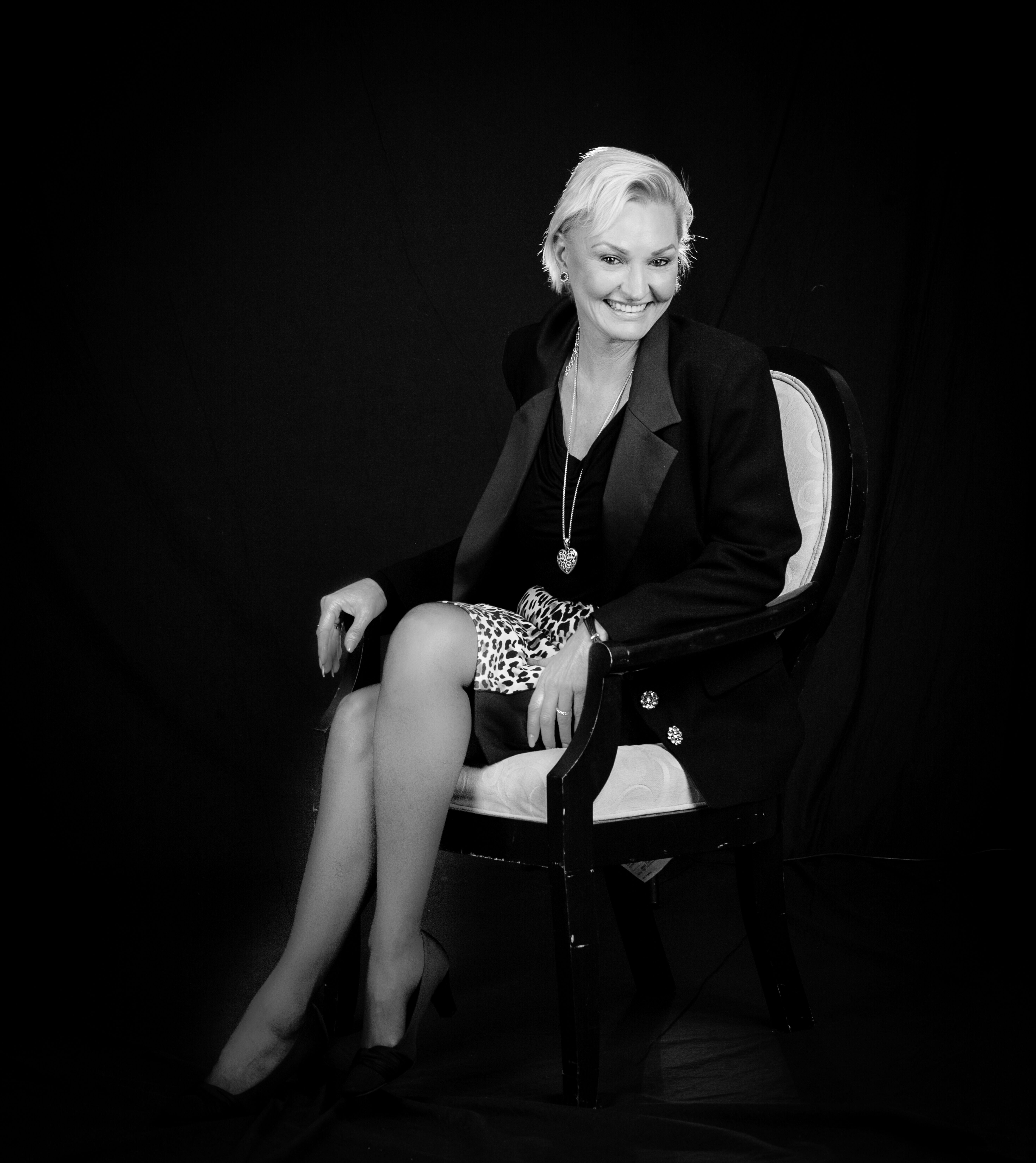 actor Vivienne Kjono large photo