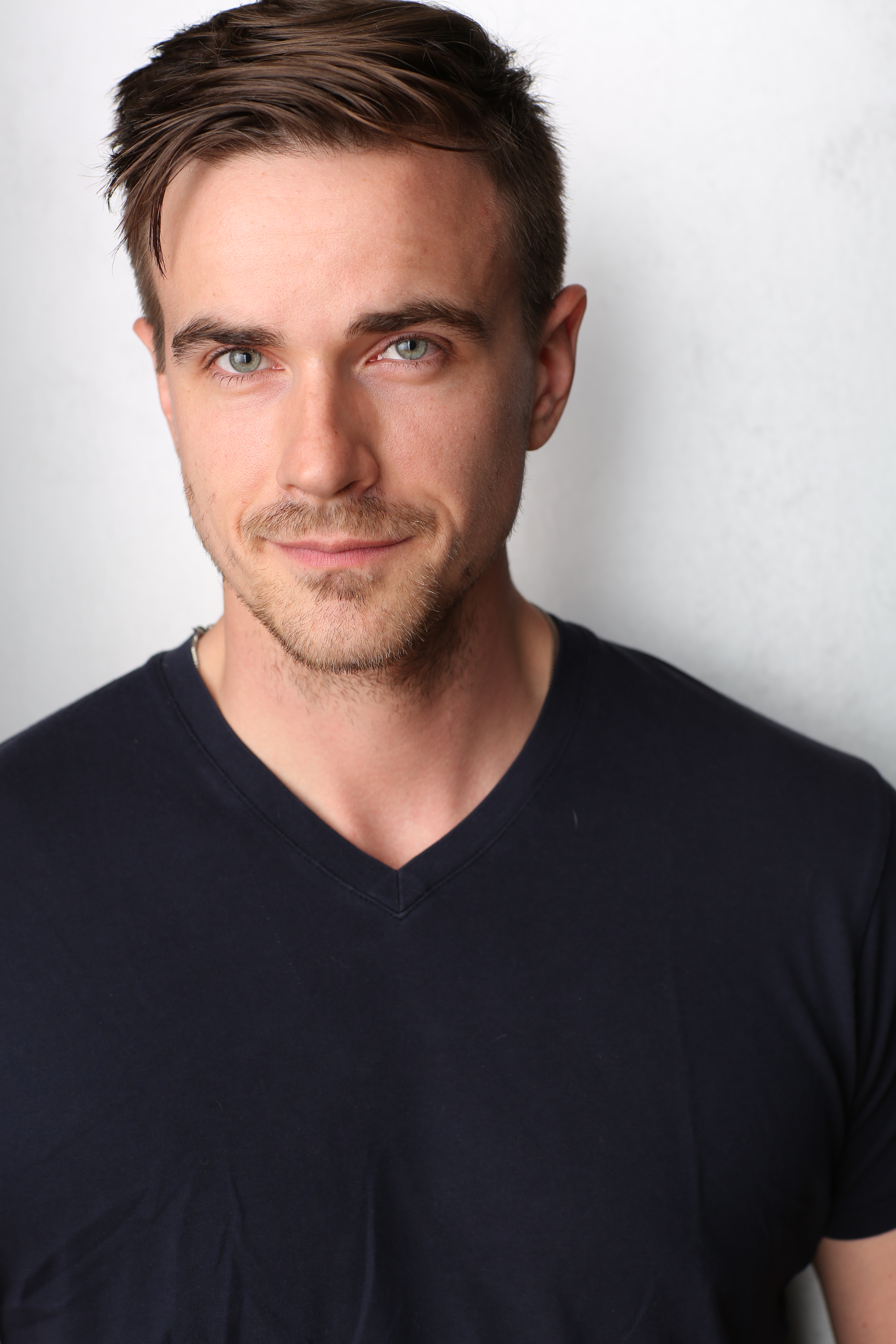 actor Mark Banik large photo