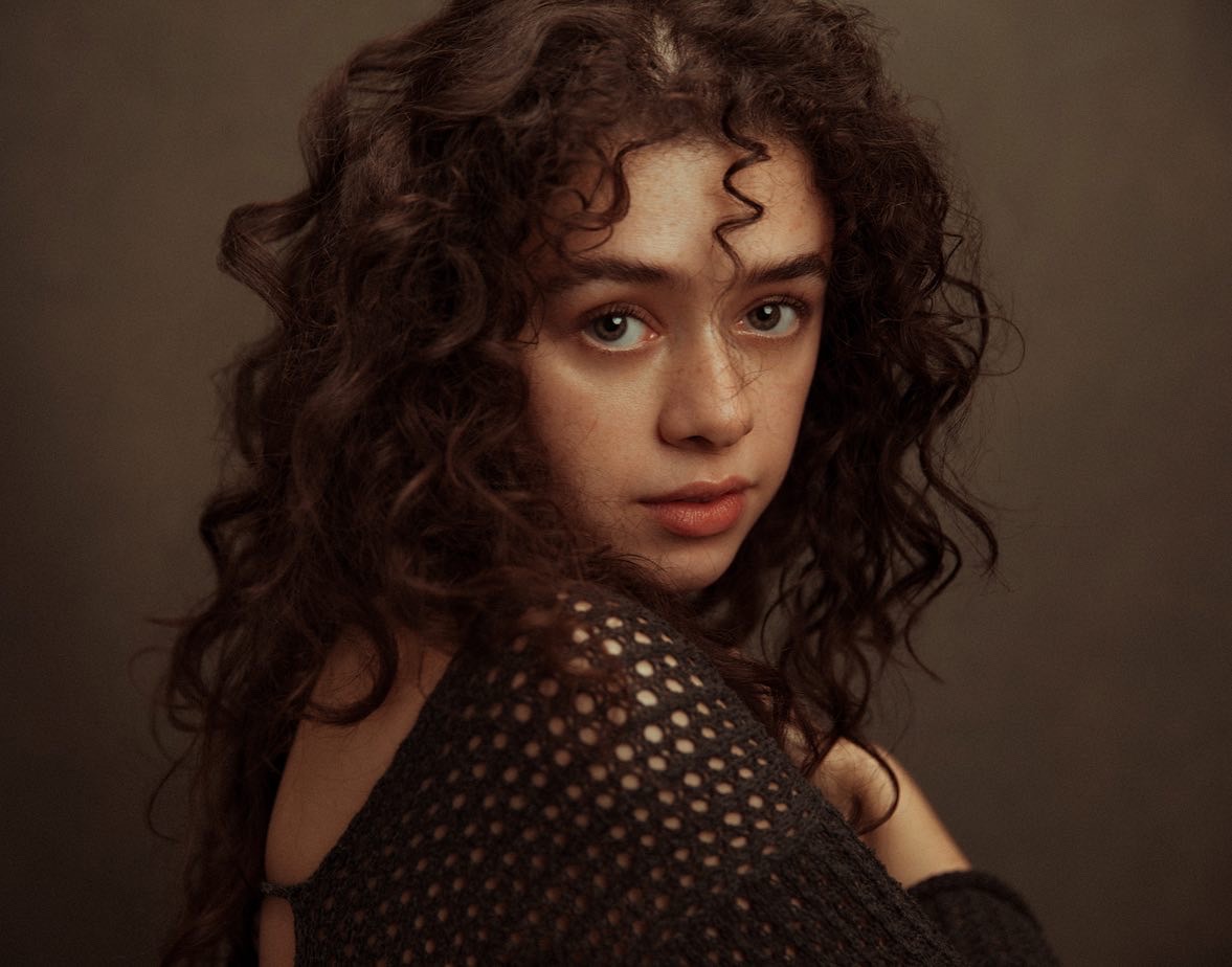 actor Isis Hainsworth large photo