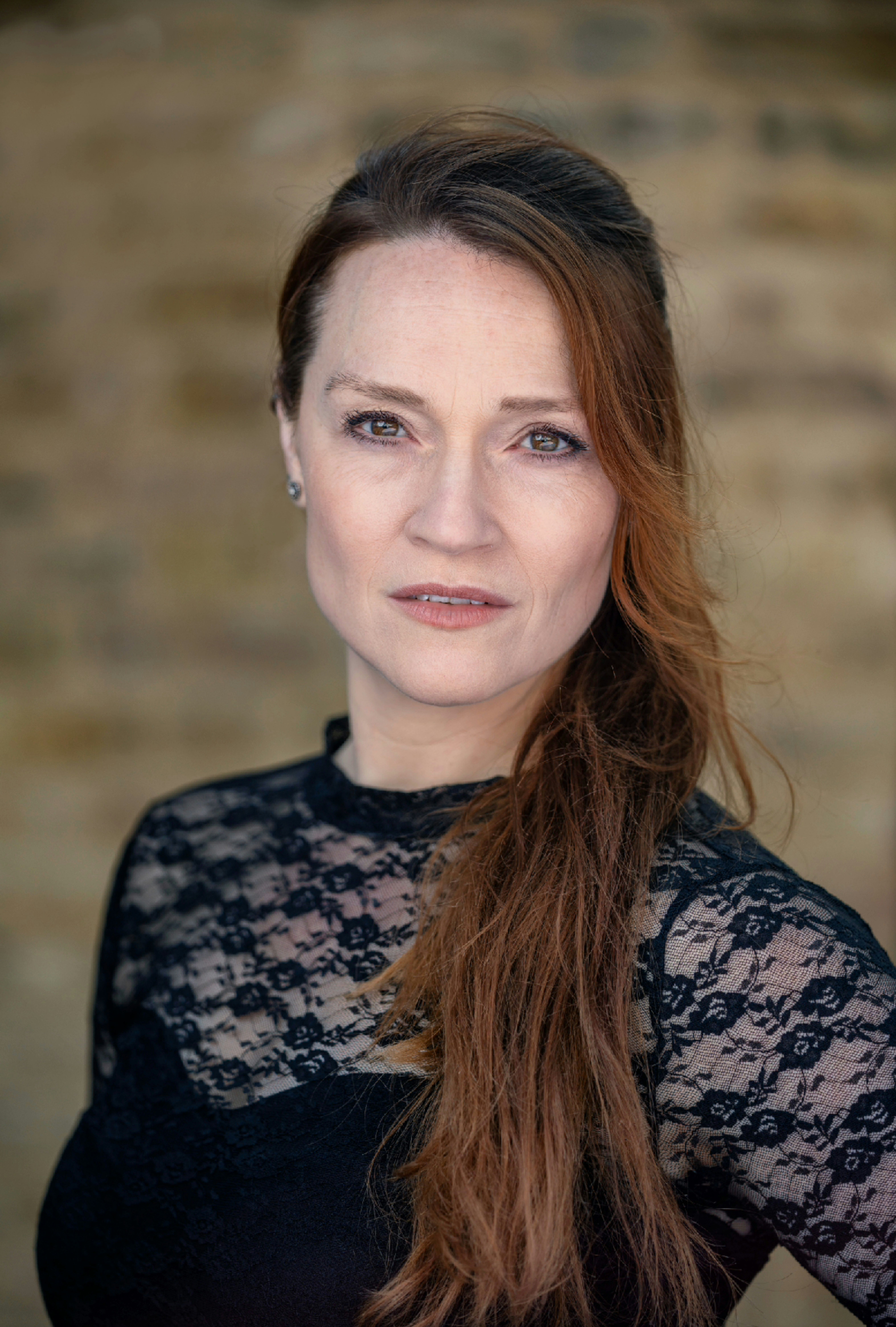 actor Tina Barnes large photo