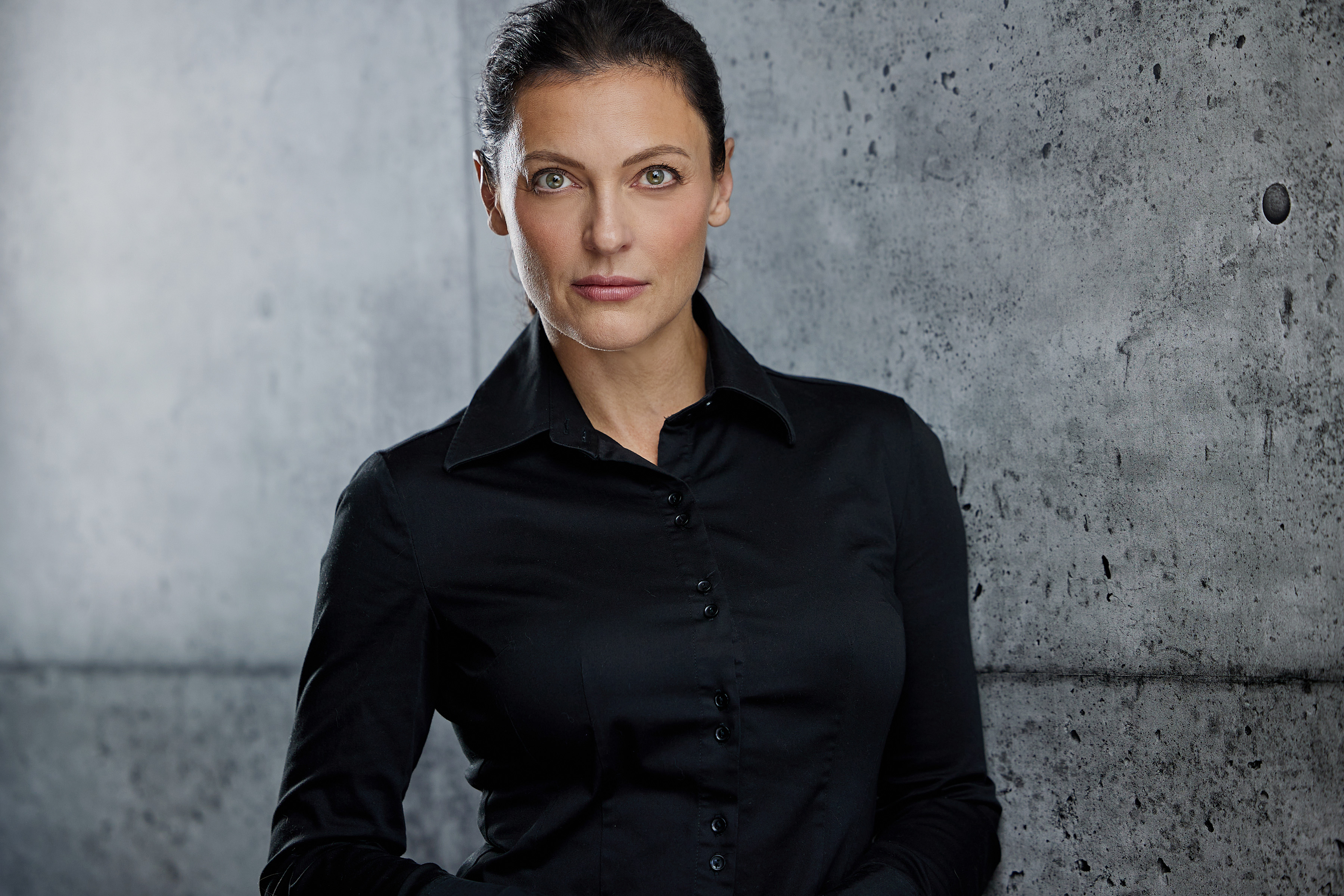 actor Jodi Larratt large photo