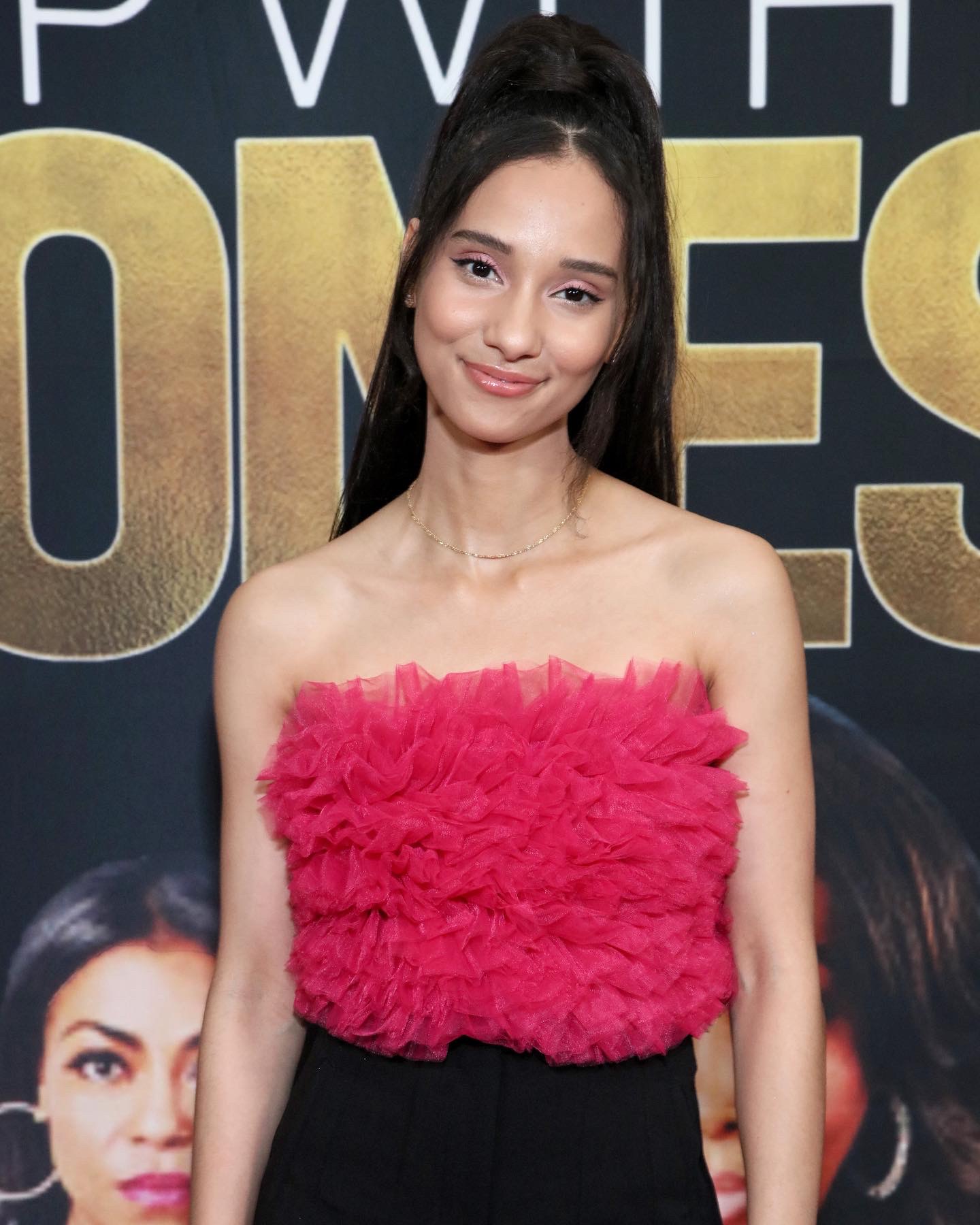 actor Jasmine Aivaliotis large photo