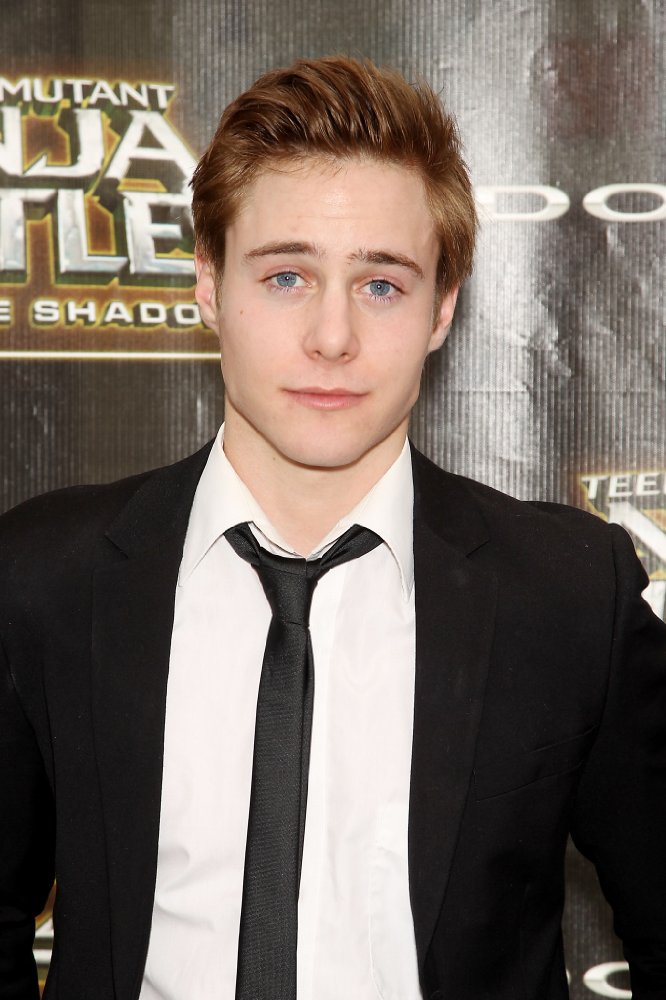 actor Callan Potter large photo