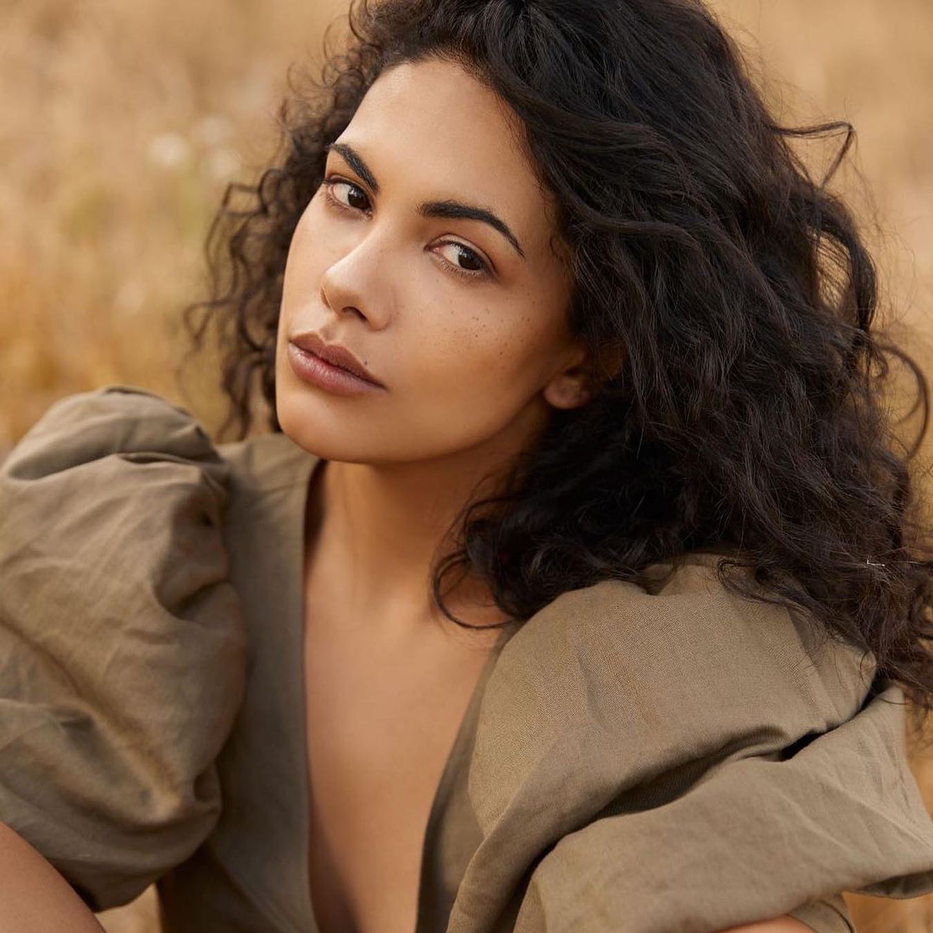 actor Suraya Rose Santos large photo