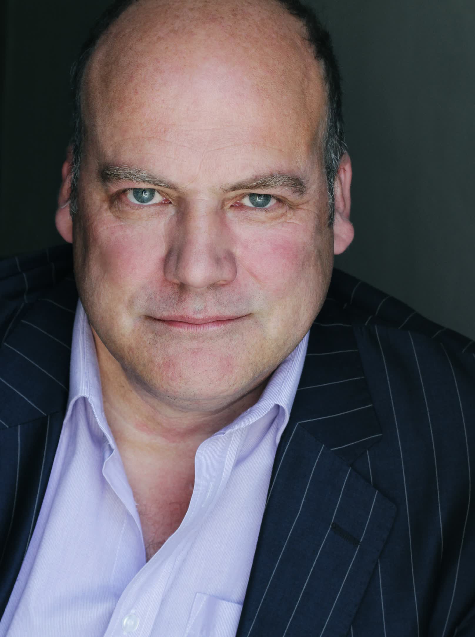 actor Angus Kennedy large photo