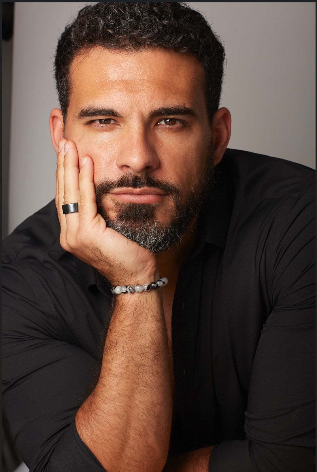 actor Geovanni Gopradi large photo