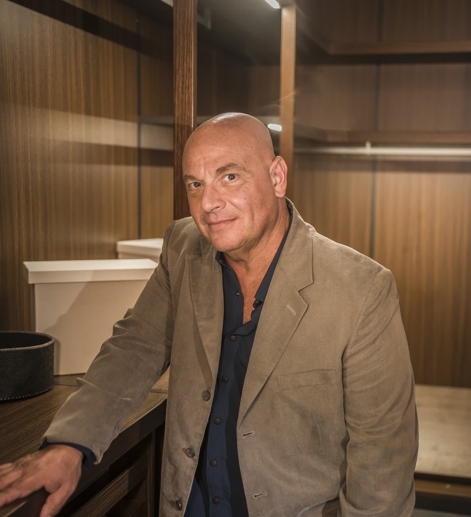 actor Michael Saquella large photo