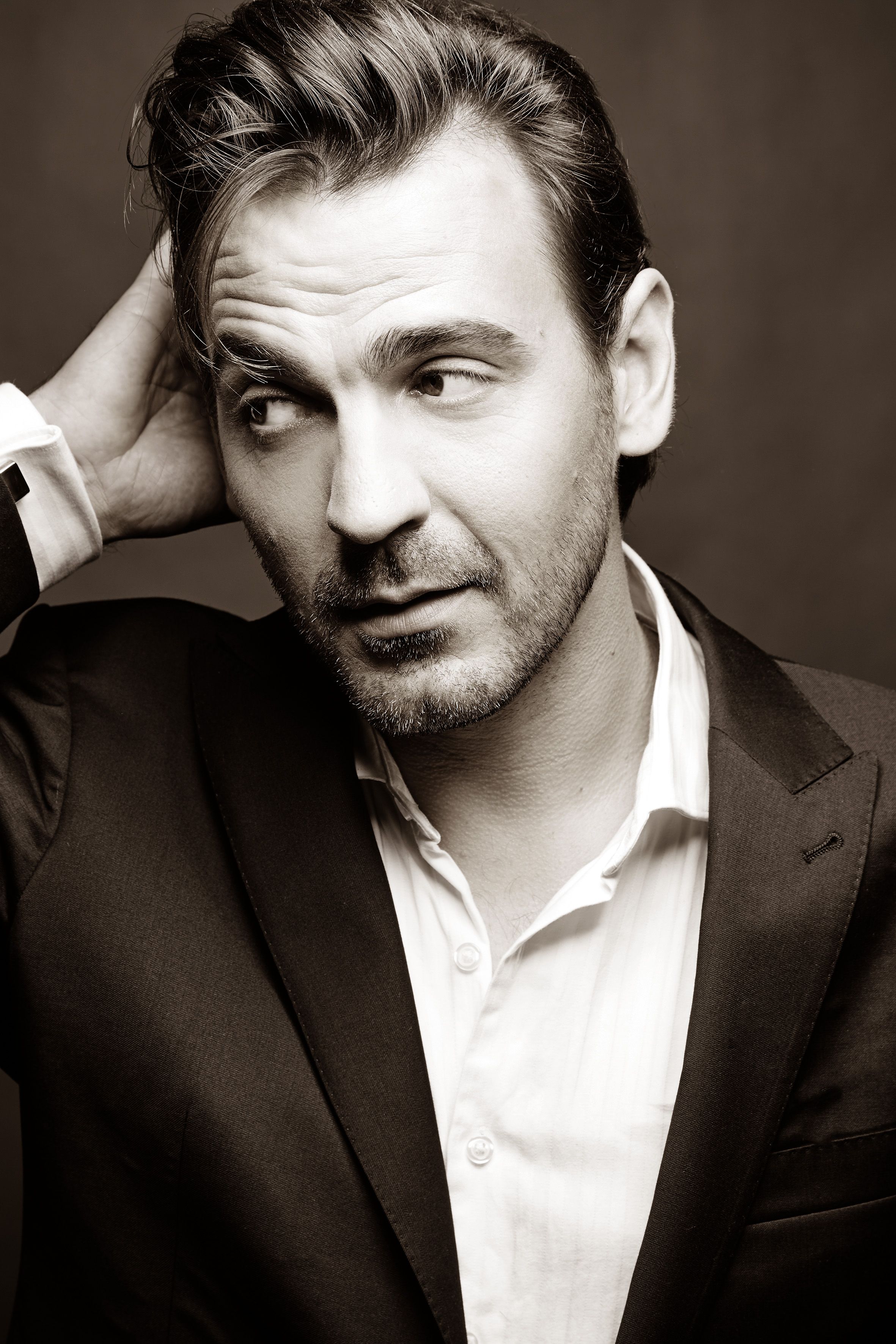 actor Ewen Leslie large photo