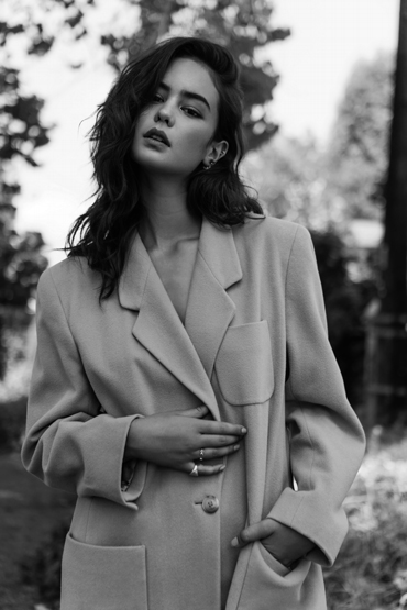 actor Courtney Eaton large photo