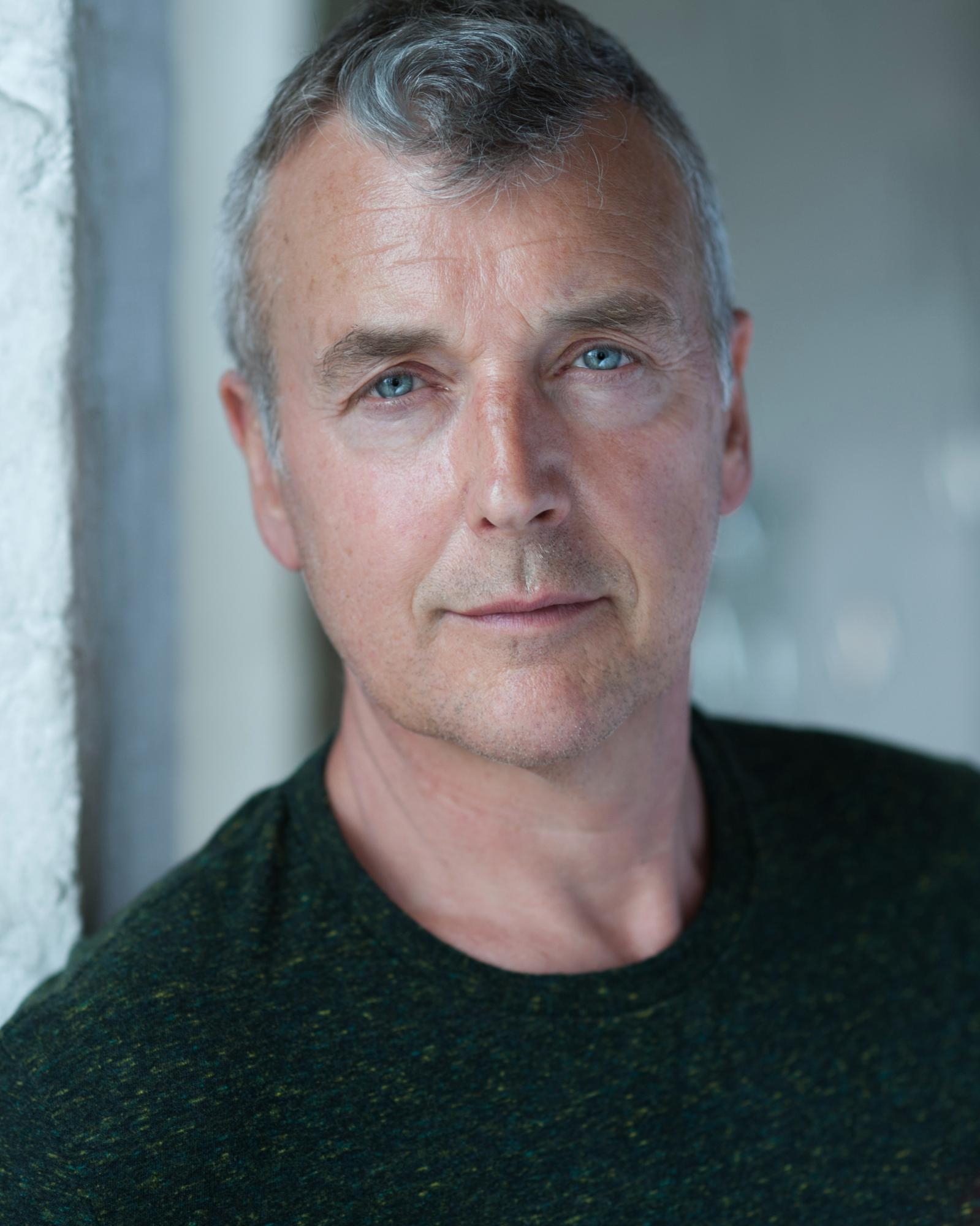 actor Euan Macnaughton large photo