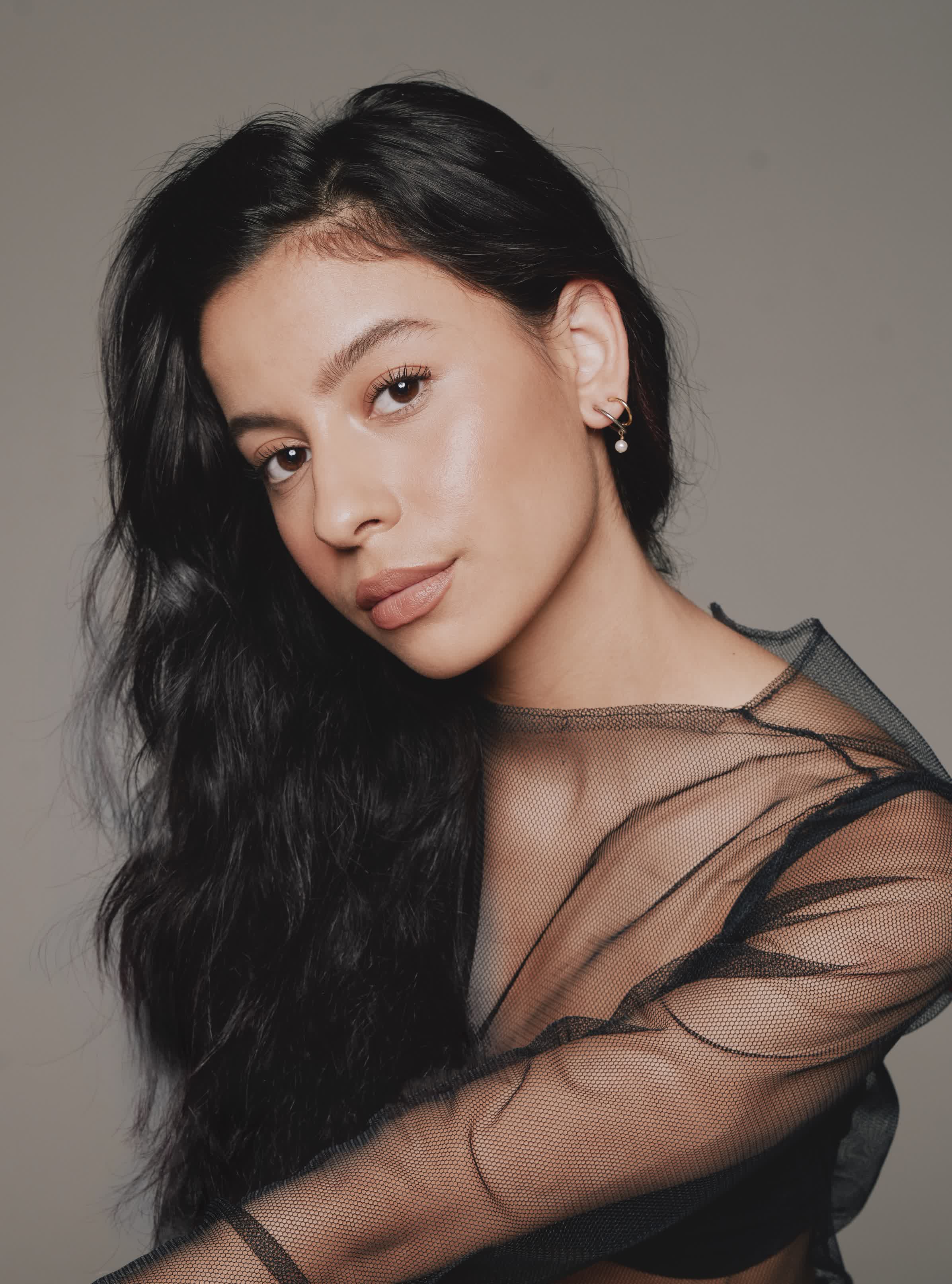 actor Izabella Alvarez large photo