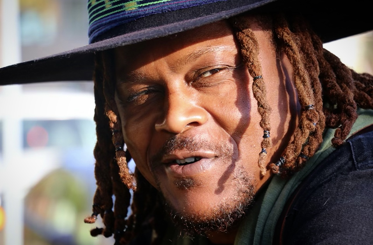 actor Malik Barnhardt large photo