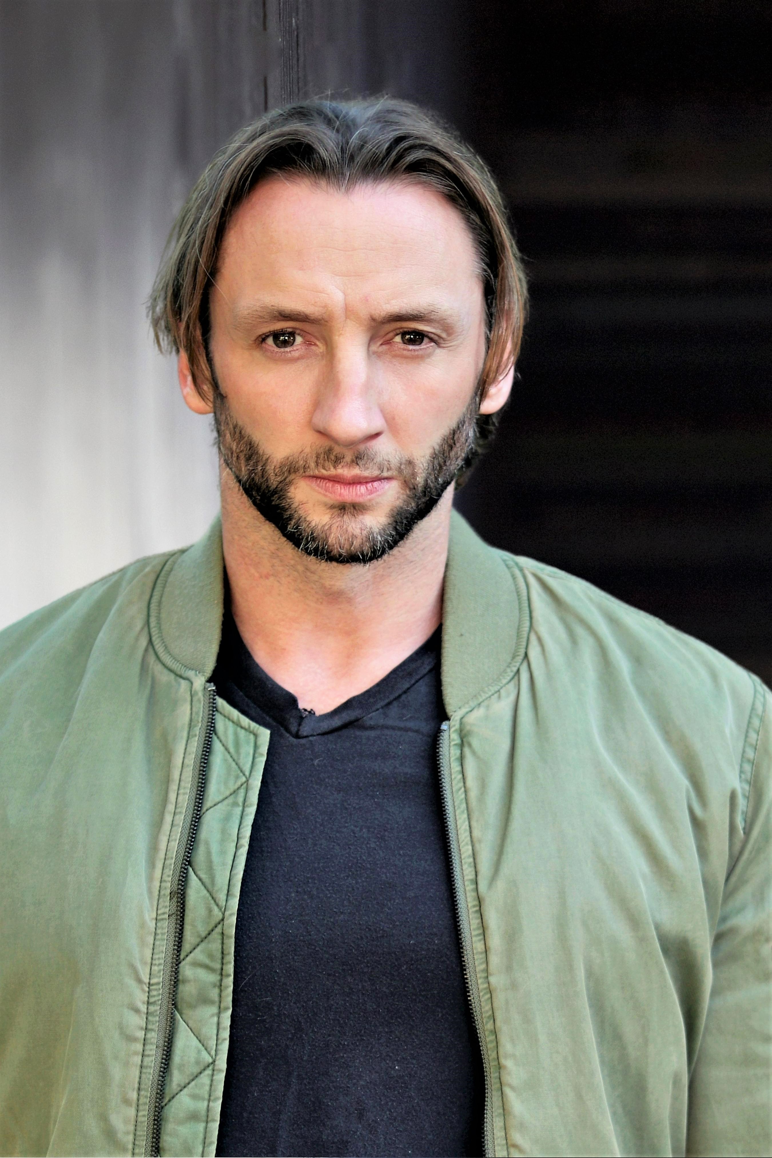 actor Ian Lauer large photo