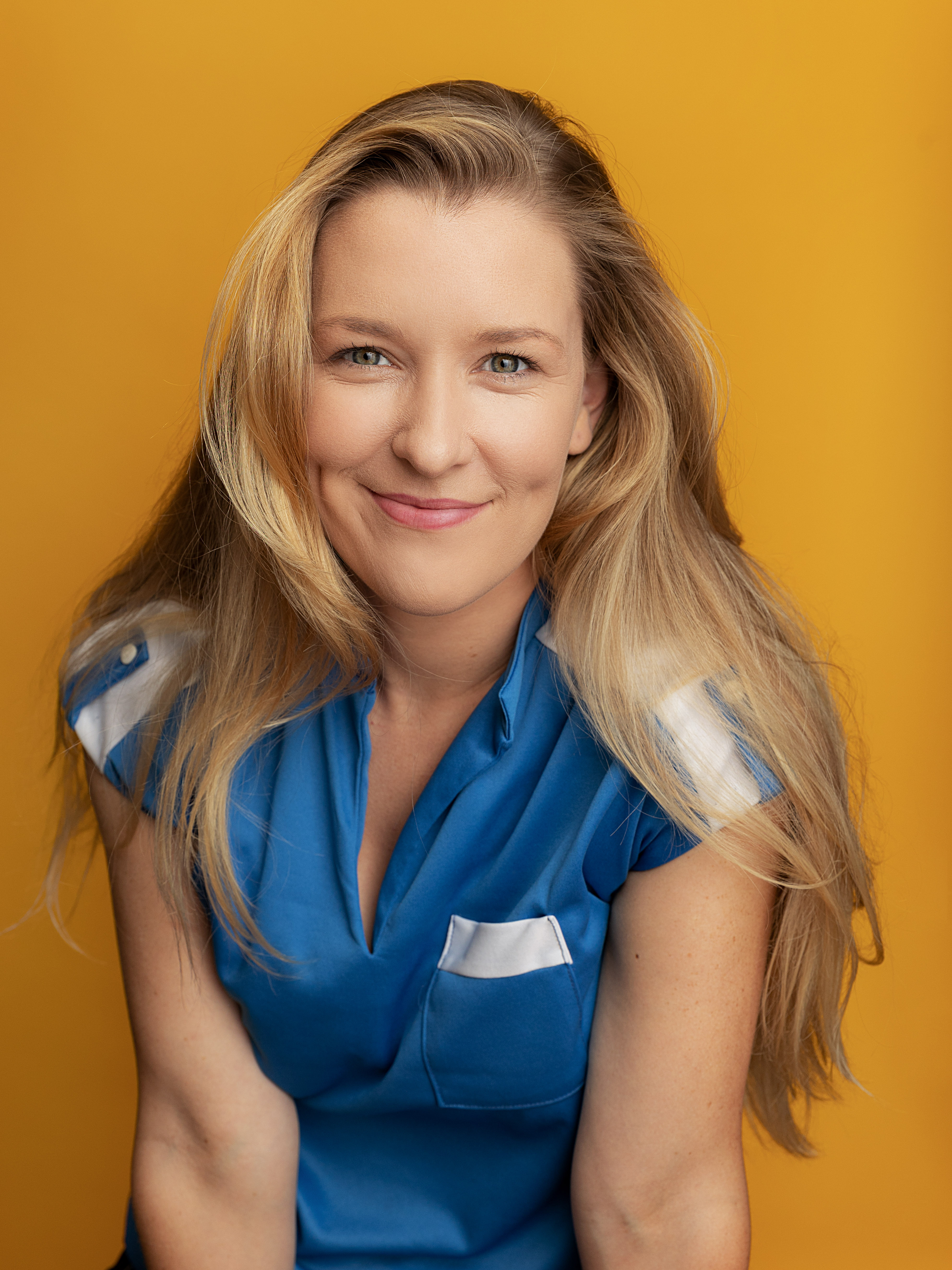 actor Emily Dunlop large photo