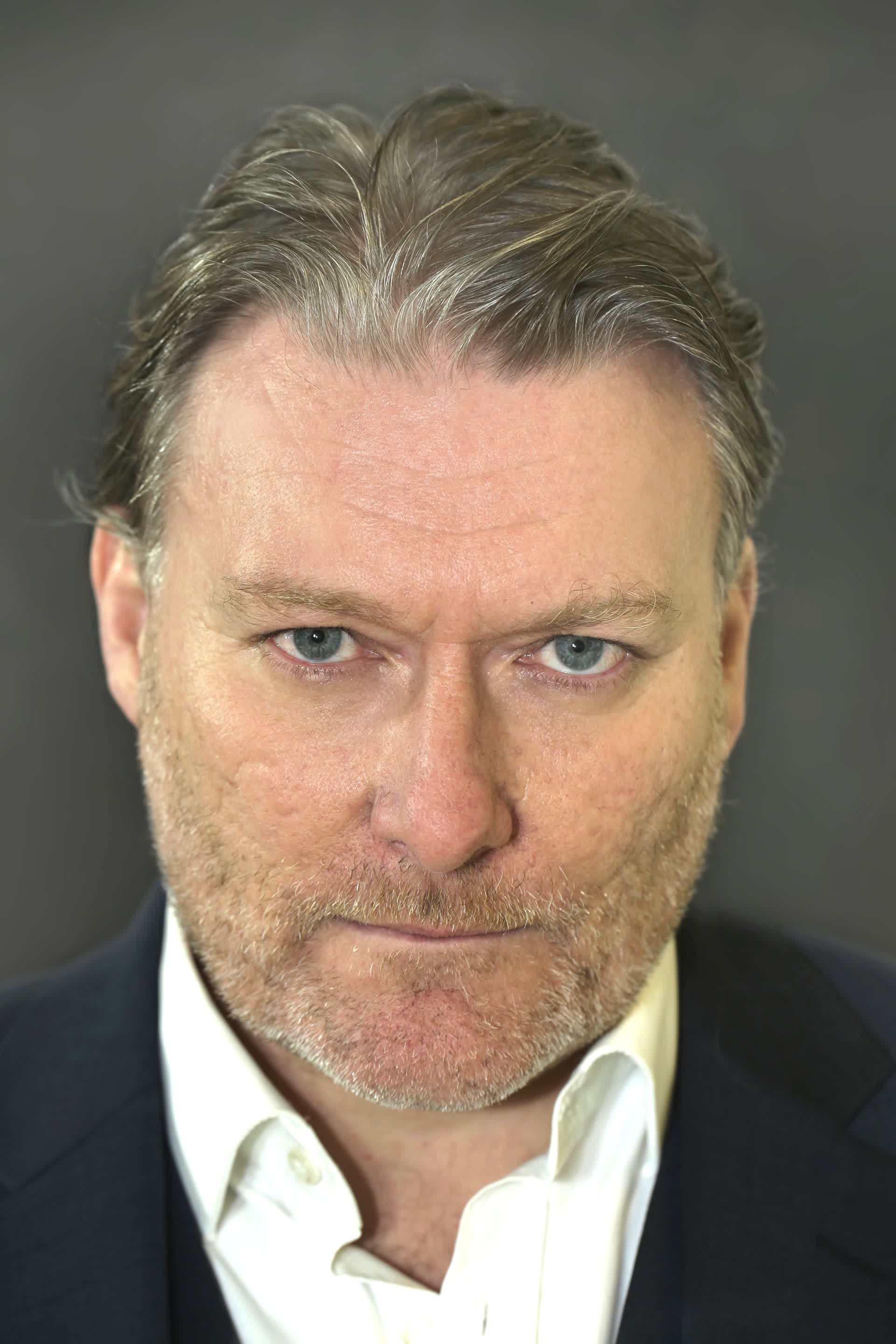 actor Ian Pirie large photo