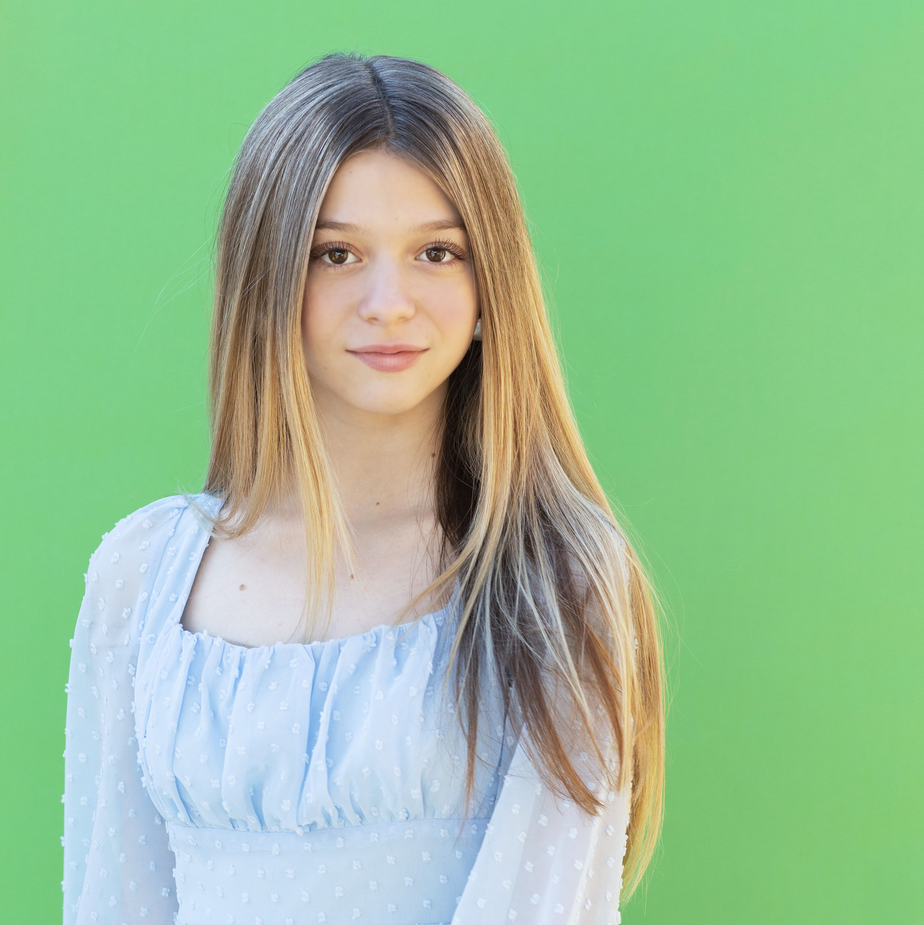 actor Chloe Perrin large photo