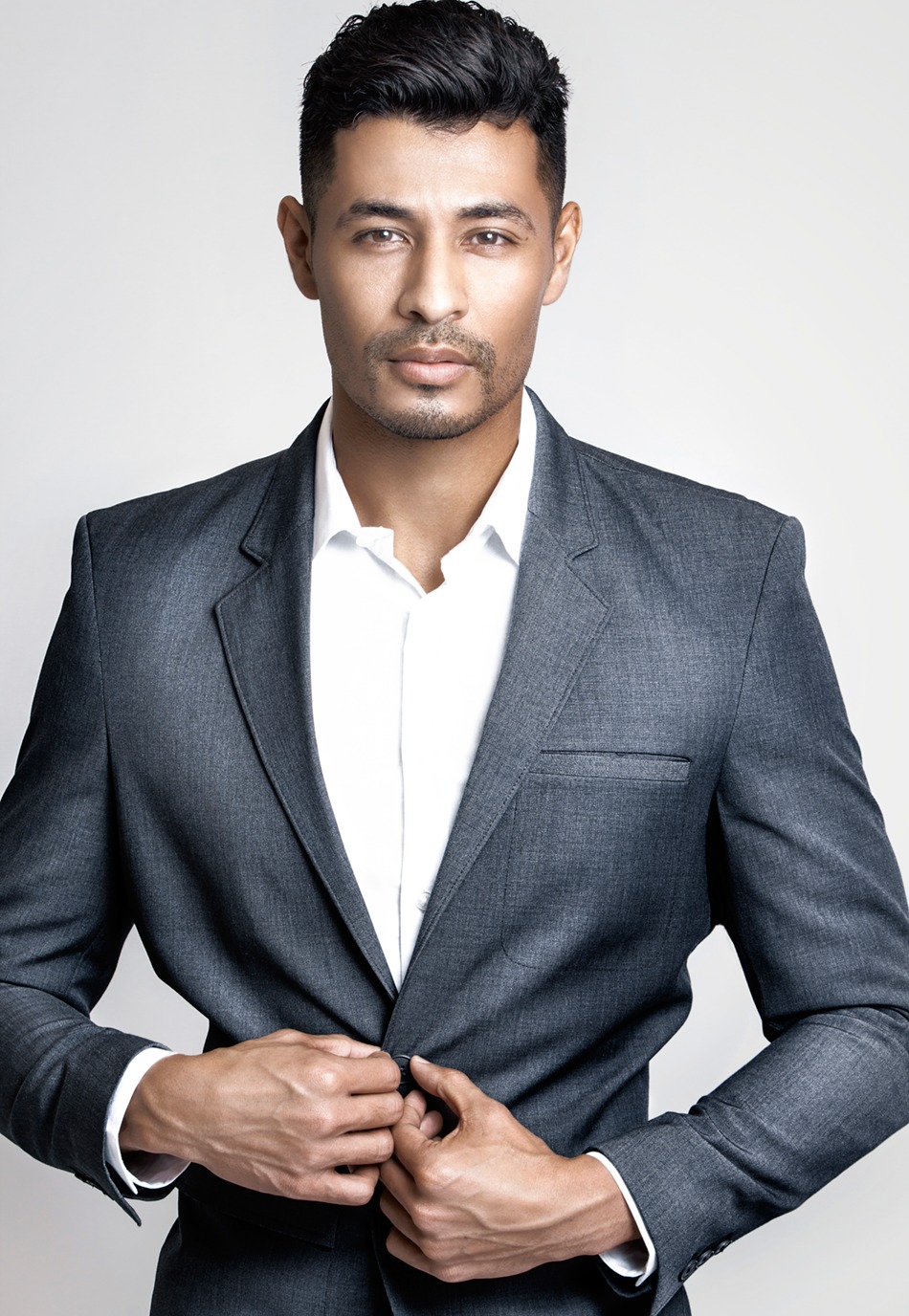 actor Dennis Mencia large photo