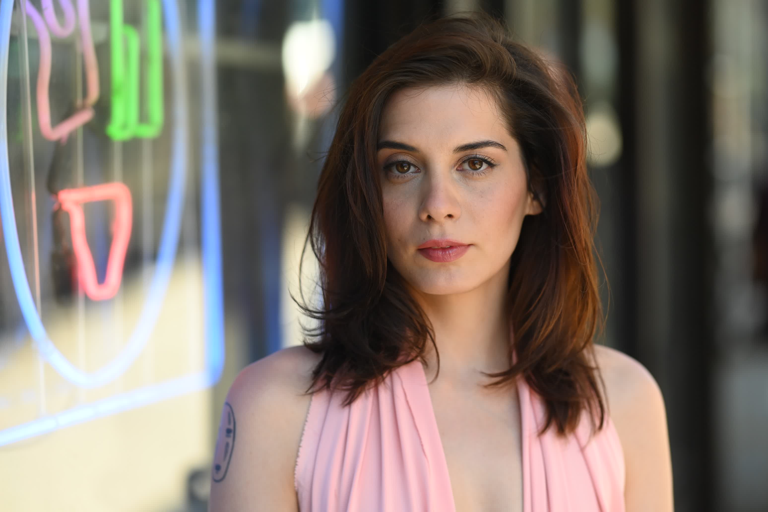 actor Hannah Weir large photo